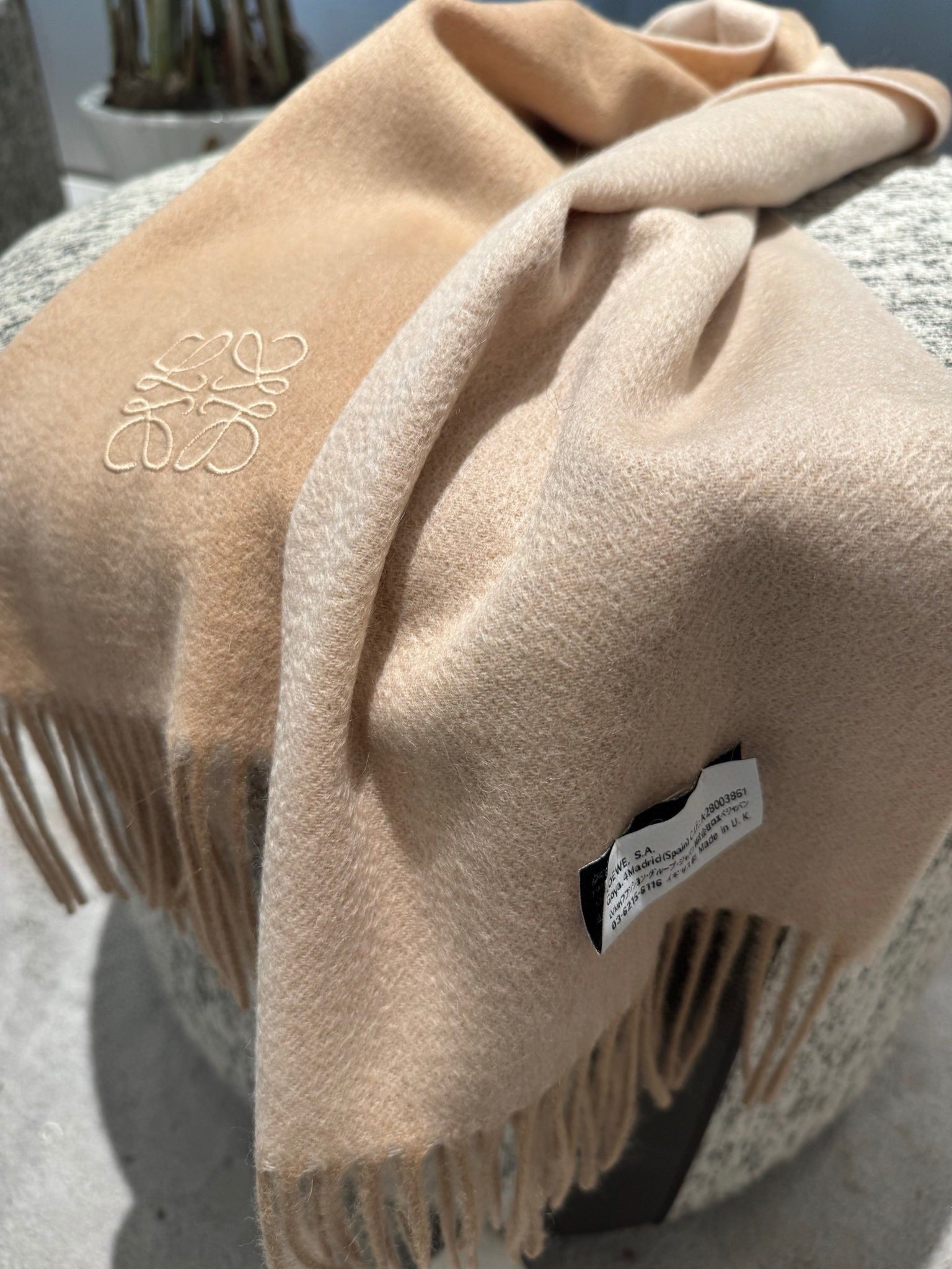 P经典色罗意威2023巴黎时装展商务男士女士通用双面羊绒披肩代工厂臻选上乘的超细羊绒纤维进行纯手工精梳处