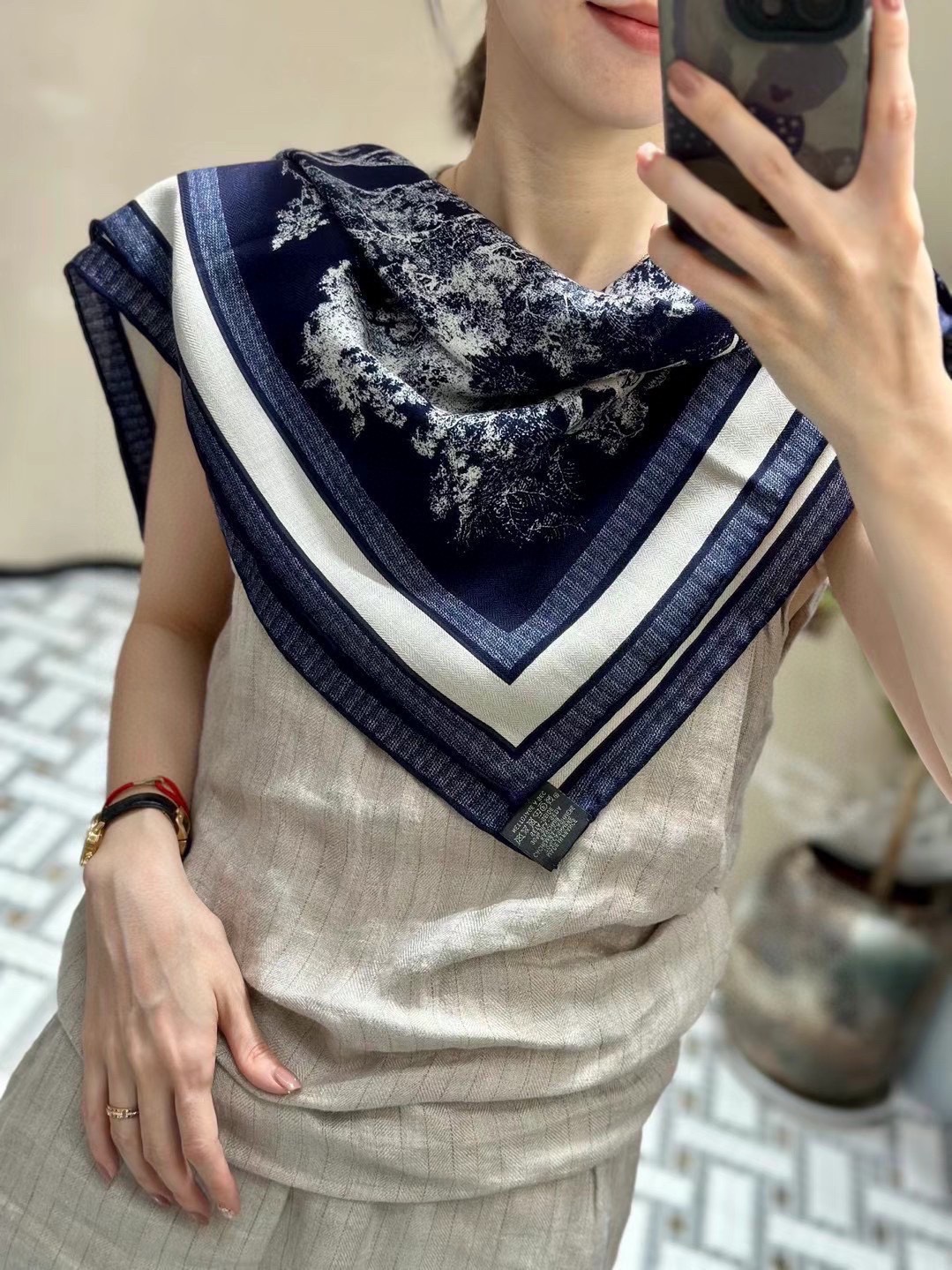  🆕 今年主推尺寸 上新❤️  不要再说她小，实际是一个很精致的尺寸  干净 历练！ 一旦了解你便会爱上