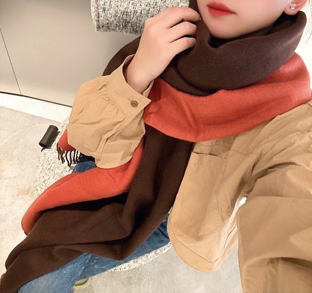 NO:169280,Angry pushing the volume double-sided Hermes new heavy-duty recommendation official website latest model top cashmere material is very warm, soft and skin-friendly, without tying the neck classic monochrome design for men and women universal couples size 70*180cm everyone should have a one, high-version scarf, hermes19860909怒推走量双面爱马仕新款重磅推荐官网最新款 顶级山羊绒材质非常保暖 柔软亲肤,不扎脖经典单色设计男女通用情侣款尺寸70*180cm人人都应该拥有一条,高版本围巾,hermes,scarf