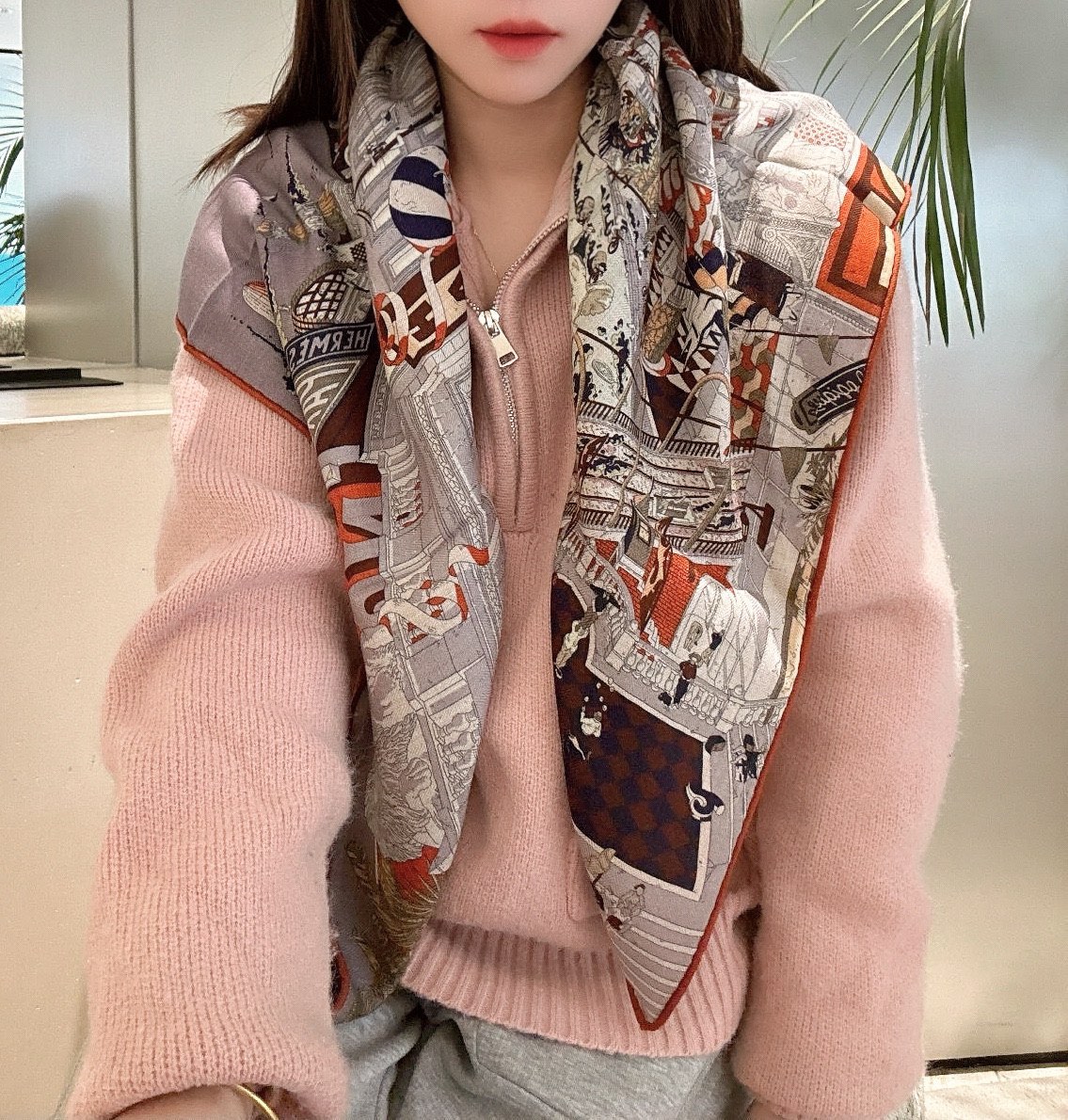 NO:171450,Hermes is available in new size [90 velvet square scarf]. Exquisite, simple and siding, especially friendly small M M. Double-sided and same color to show high-quality quality. Both versions are available!  Seiko curly edges, high-end grey, high-end scarf, hermes19860909爱马仕上新 全新尺寸【90丝绒方巾】 精致,简约可围、可披 特别是友好小个子M M 双面同色 尽显高奢品质 二个版本 均有货！精工卷边 高级咖高级灰,高版本围巾,hermes,scarf