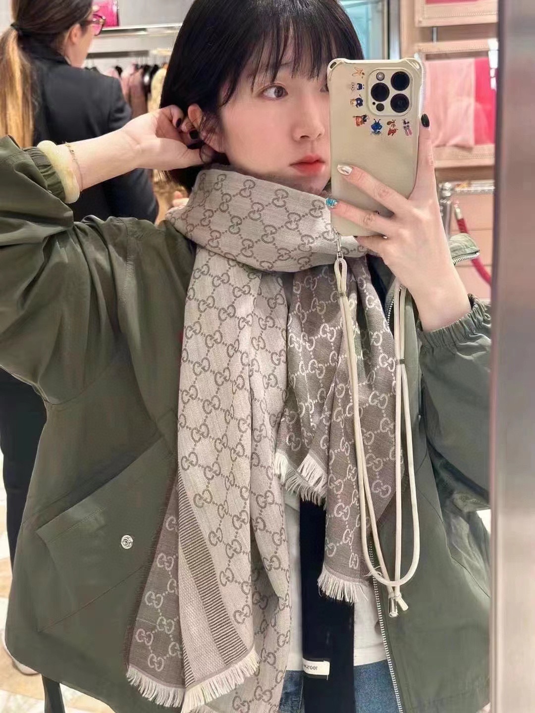 NO:171455,Big S same style!  The long scarf is here. Silk cashmere is definitely a great color~ It is very popular every year!  !  The hot-selling model is coming!  Start quickly!  Size 70*200, high-version scarf, real silk19860909大s同款！长巾来啦真丝羊绒绝对给力一个色～每年都是很好卖！！爆款爆款[呲牙]重磅来袭！速速下手！尺寸70*200,高版本围巾,real silk,scarf