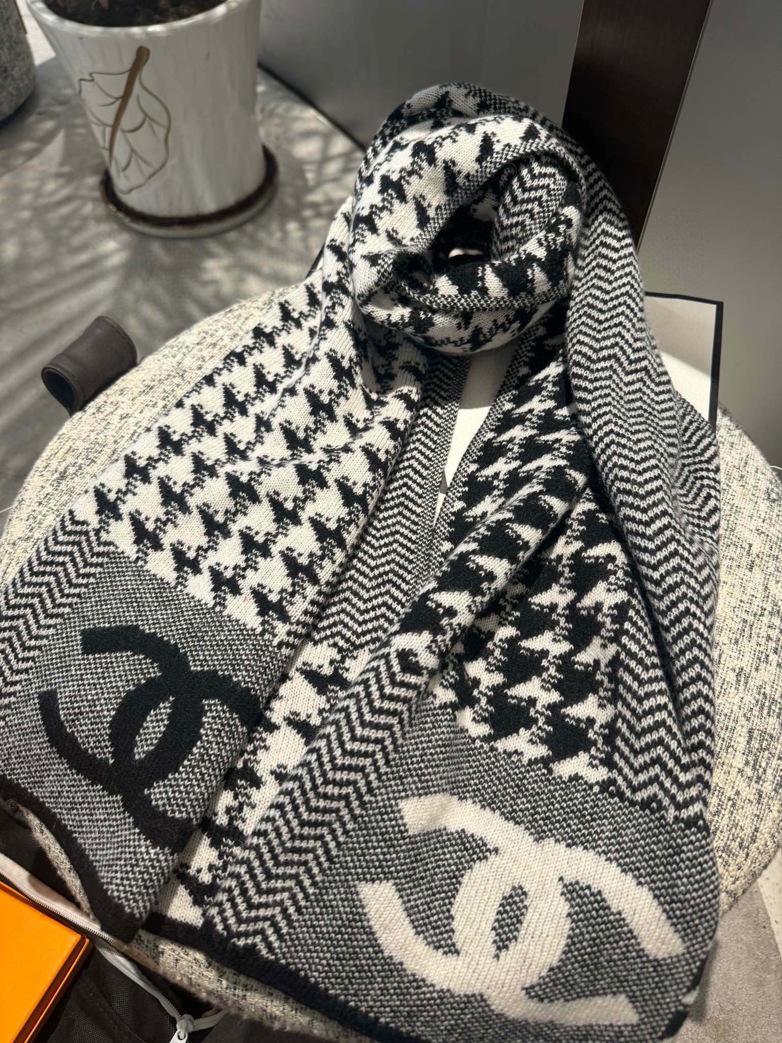 P CHANEL针织长巾👏💙顶级原单正品旷世绝美，小香千鸟格针织围巾，顶级高端货👼【绝对值得珍藏👍】👏香