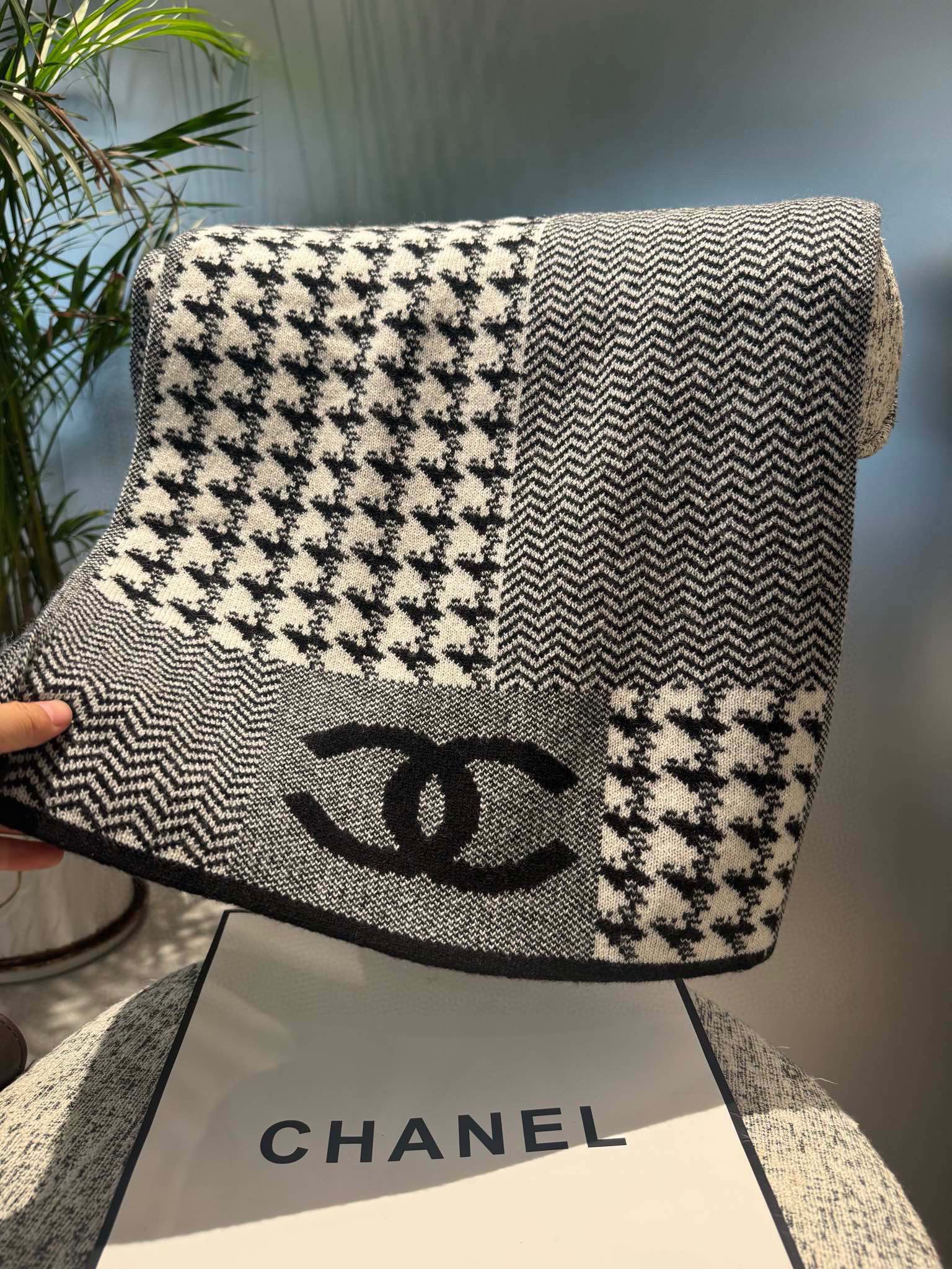 P CHANEL针织长巾👏💙顶级原单正品旷世绝美，小香千鸟格针织围巾，顶级高端货👼【绝对值得珍藏👍】👏香