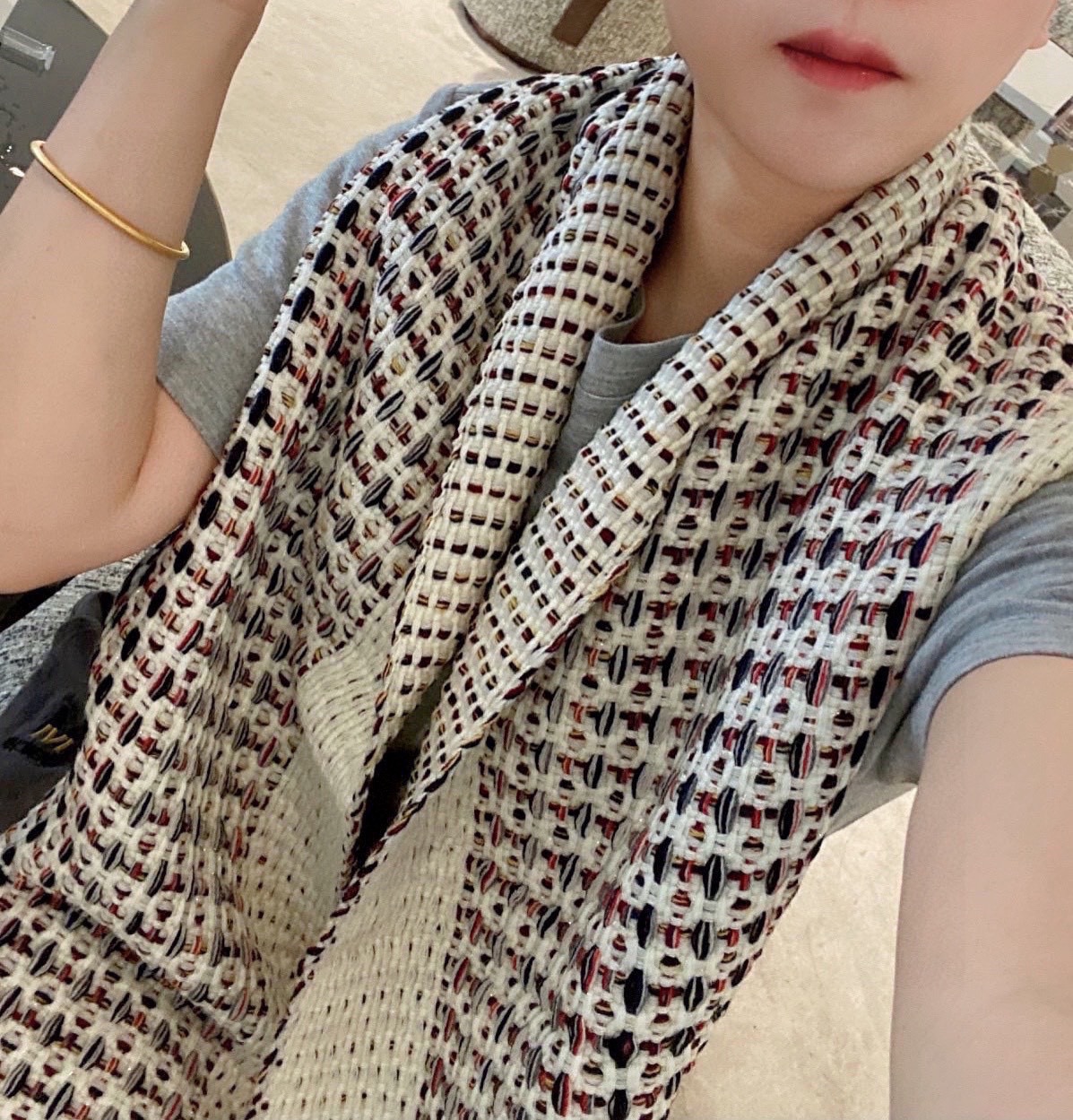 NO:170157,Chanel knitting is a very daily style, especially versatile!  Still classic... The raw materials and quality that ends with one ends in 3 colors spot!  Very easy to match, high-end scarf, chanel19860909香奈儿针织很日常的一款,特别百搭！依旧经典…… 从一而终的原料和品质 3色现货！特别好搭,高版本围巾,chanel,scarf
