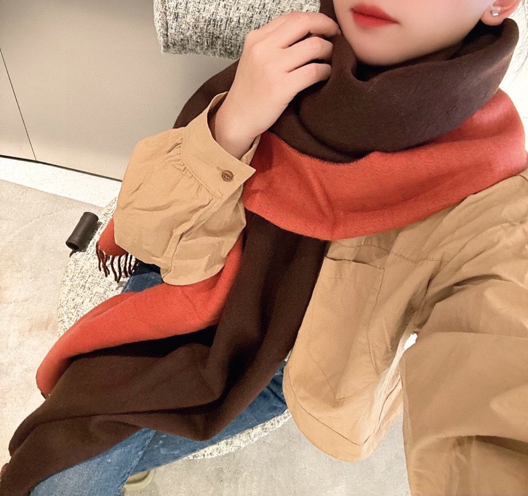 NO:170241,Angry pushing the volume double-sided Hermes new heavy-duty recommendation official website latest model top cashmere material is very warm, soft and skin-friendly, without tying the neck classic monochrome design for men and women universal couples size 70*180cm everyone should have a one, high-version scarf, hermes19860909怒推走量双面爱马仕新款重磅推荐官网最新款 顶级山羊绒材质非常保暖 柔软亲肤,不扎脖经典单色设计男女通用情侣款尺寸70*180cm人人都应该拥有一条,高版本围巾,hermes,scarf