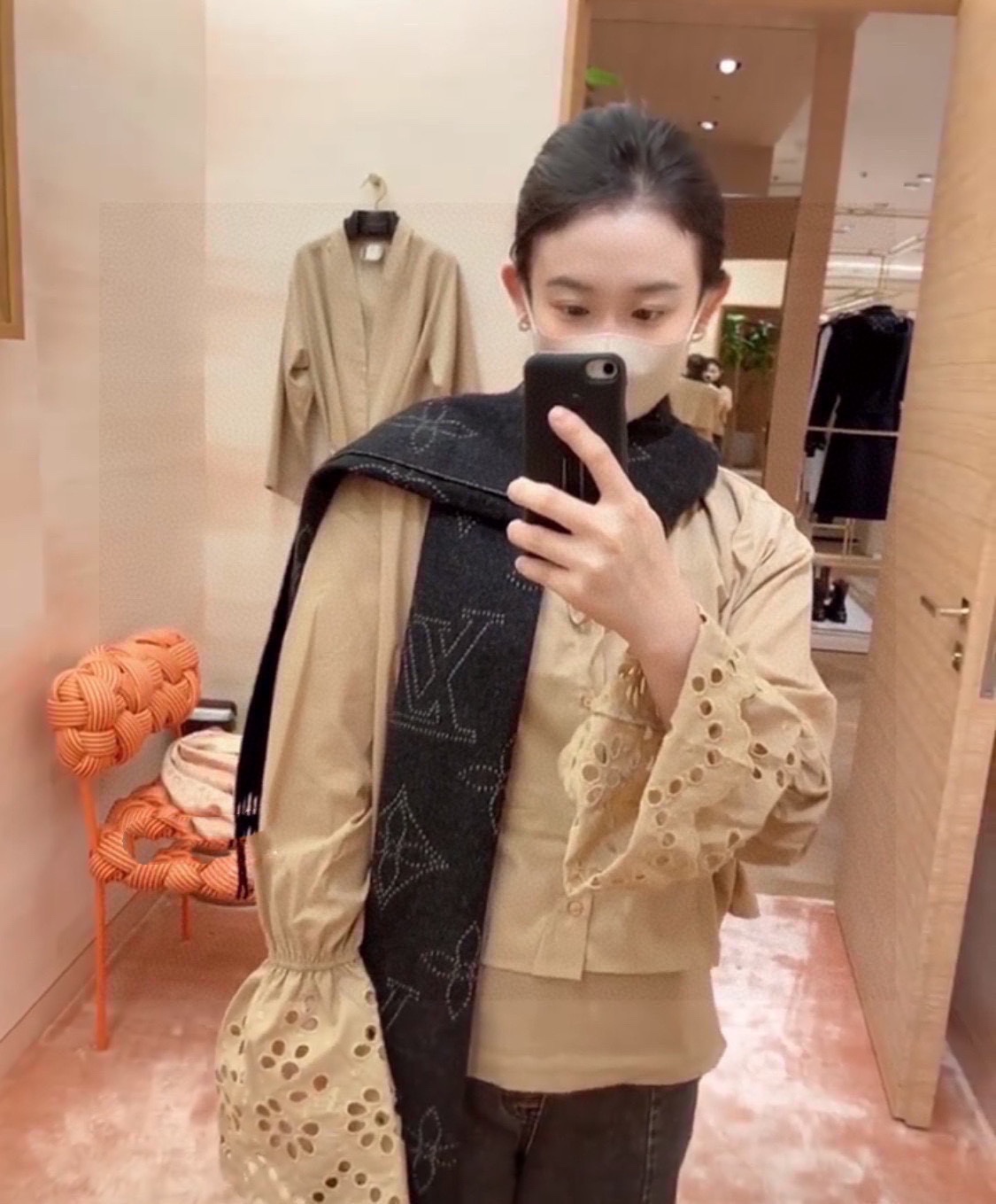 NO:171436,[L presbyopia double-sided long scarf] [Fashionable and super aura!  !  The highest version on the entire network is welcome to compare!  !  !  】The presbyterian shawl has a new feeling, it is really beautiful and has a very textured texture!  !  【The highest version!  All information such as product number are consistent, and the latest anti-counterfeiting quality of the counter is the latest!  】The real mother is great value, the messy version!  Welcome to compare~ It’s really great value!  !  35180, high-version scarf, shawls19860909【L老花双面长巾】【时髦超级有气场！！全网最高版本欢迎比对！！！】老花披肩有了新感觉,真的美爆了,很有质感！！【最高版本！产品编号等信息全部一致,专柜最新防伪品相！】亲妈超值 格吊打乱七八糟版本！欢迎比对~真心超值超赞！！35180,高版本围巾,shawls,scarf