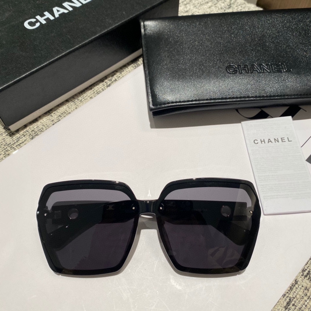Vender en línea
 Chanel Gafas de sol Morado