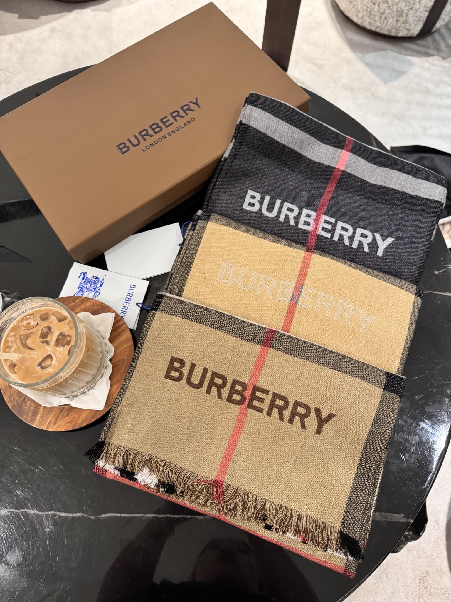 P高版本BURBERRY家经典格！2024年最值得入超值版老友闭眼入！一条围巾两条的快乐！！！经典格经典