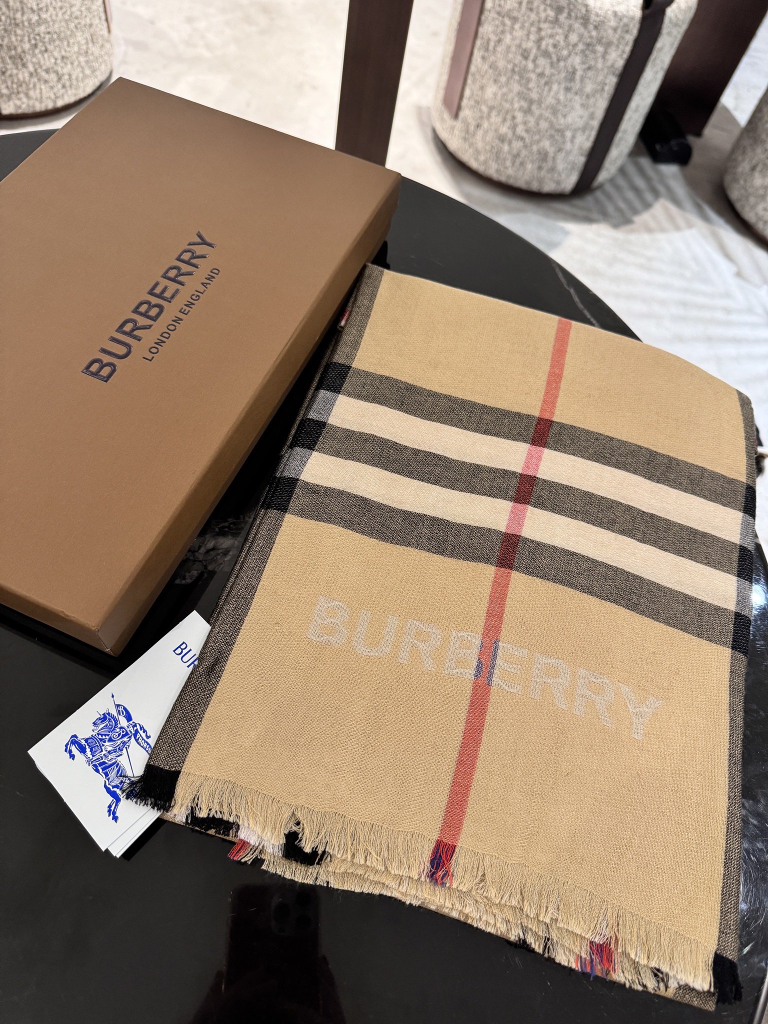 P高版本BURBERRY家经典格！2024年最值得入超值版老友闭眼入！一条围巾两条的快乐！！！经典格经典