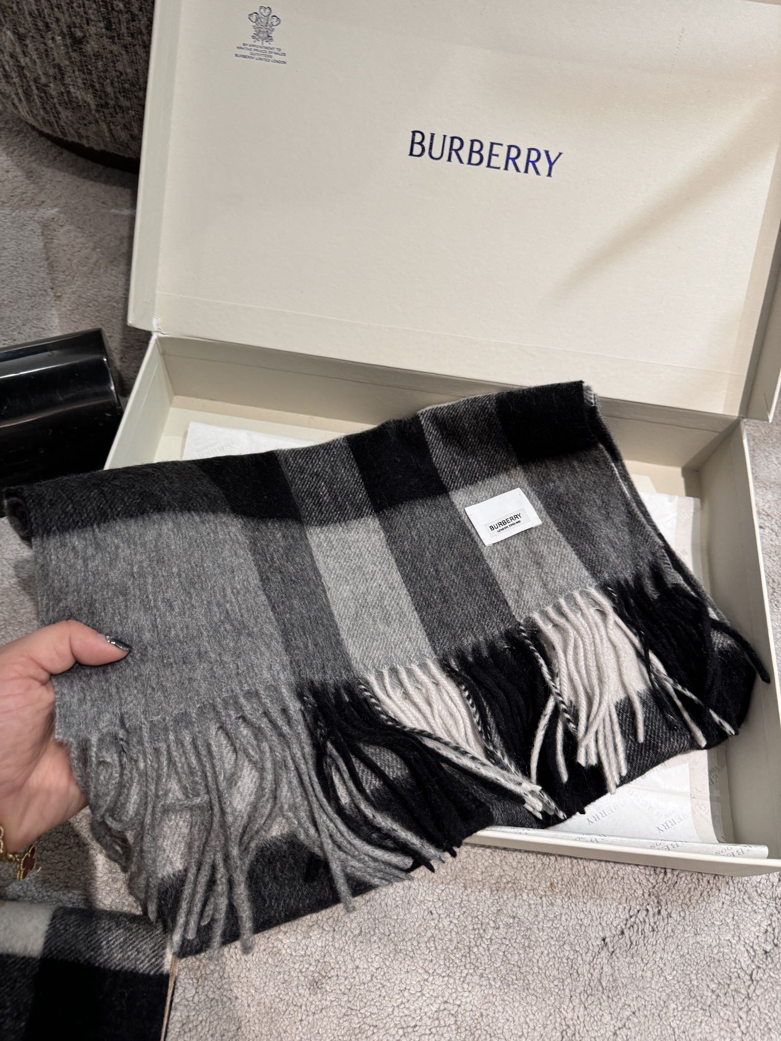 P王牌口碑burberry深度水波纹经典羊绒格子围巾专柜最新品相目前专柜都换上了新标经典中的经典.全品相