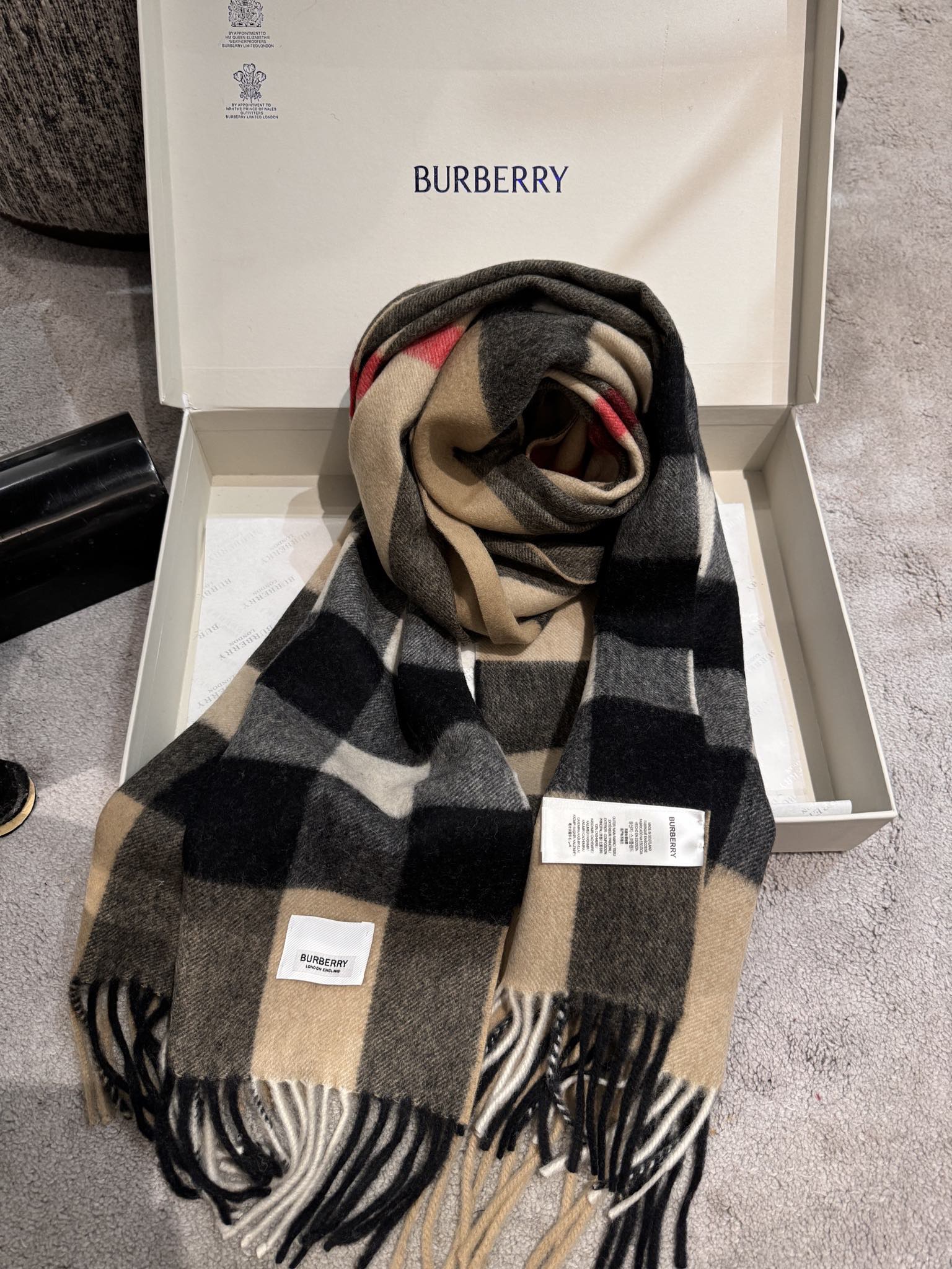 P王牌口碑burberry深度水波纹经典羊绒格子围巾专柜最新品相目前专柜都换上了新标经典中的经典.全品相