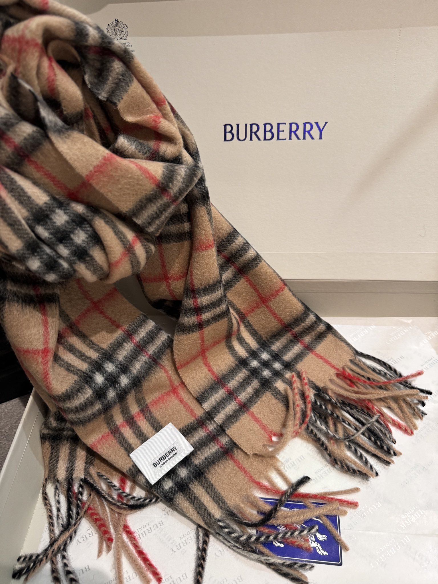 P王牌口碑burberry深度水波纹经典羊绒格子围巾️专柜最新品相目前专柜都换上了新标经典中的经典.全品