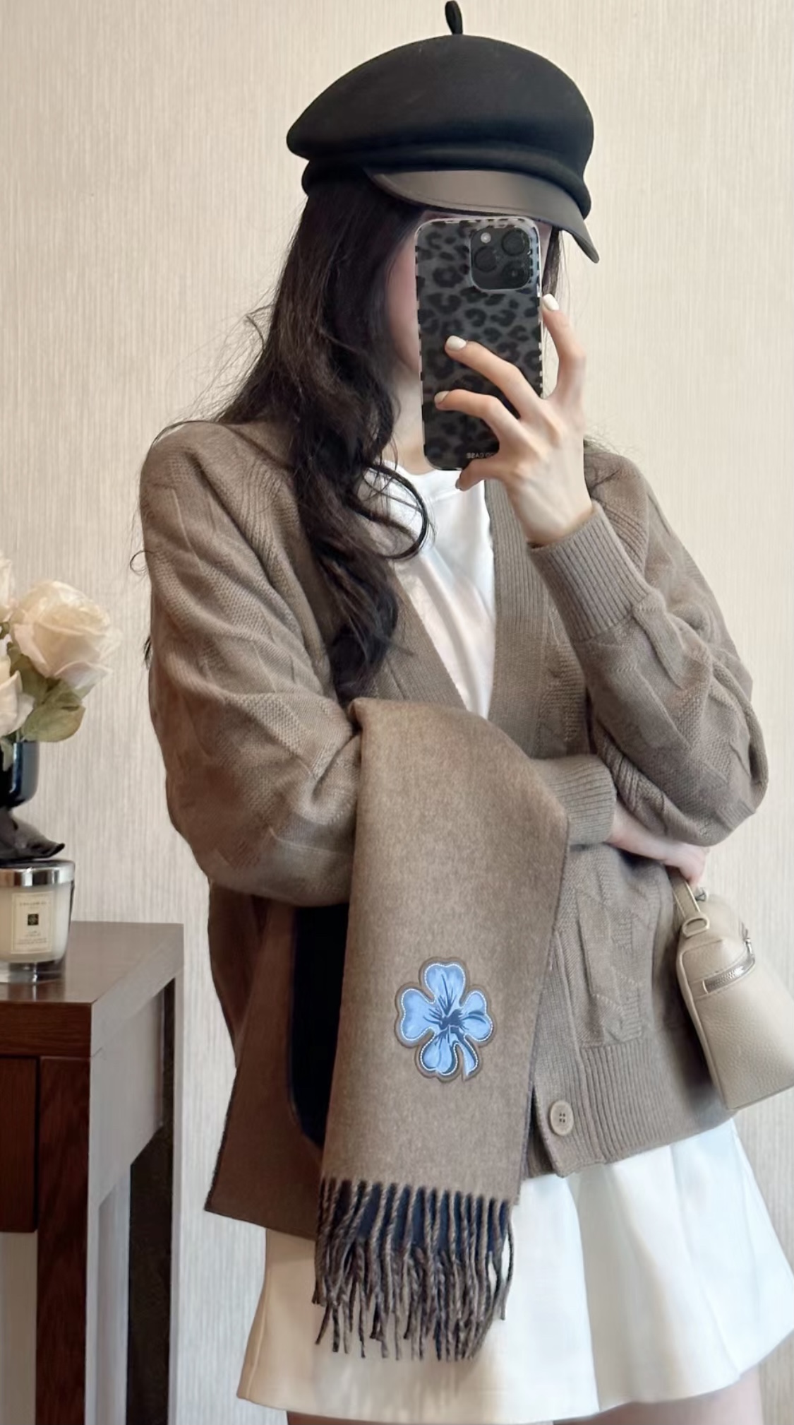 NO:179010,Hermes cashmere scarf new style This scarf is made of delicate double-sided jacquard braid, size 35*195CM fashionable and versatile high-version scarf, high-version scarf, hermes19860909爱马仕羊绒围巾新款 这款围巾采用细腻的双面色提花编织,尺寸35*195CM时尚百搭款高版本围巾,高版本围巾,hermes,scarf