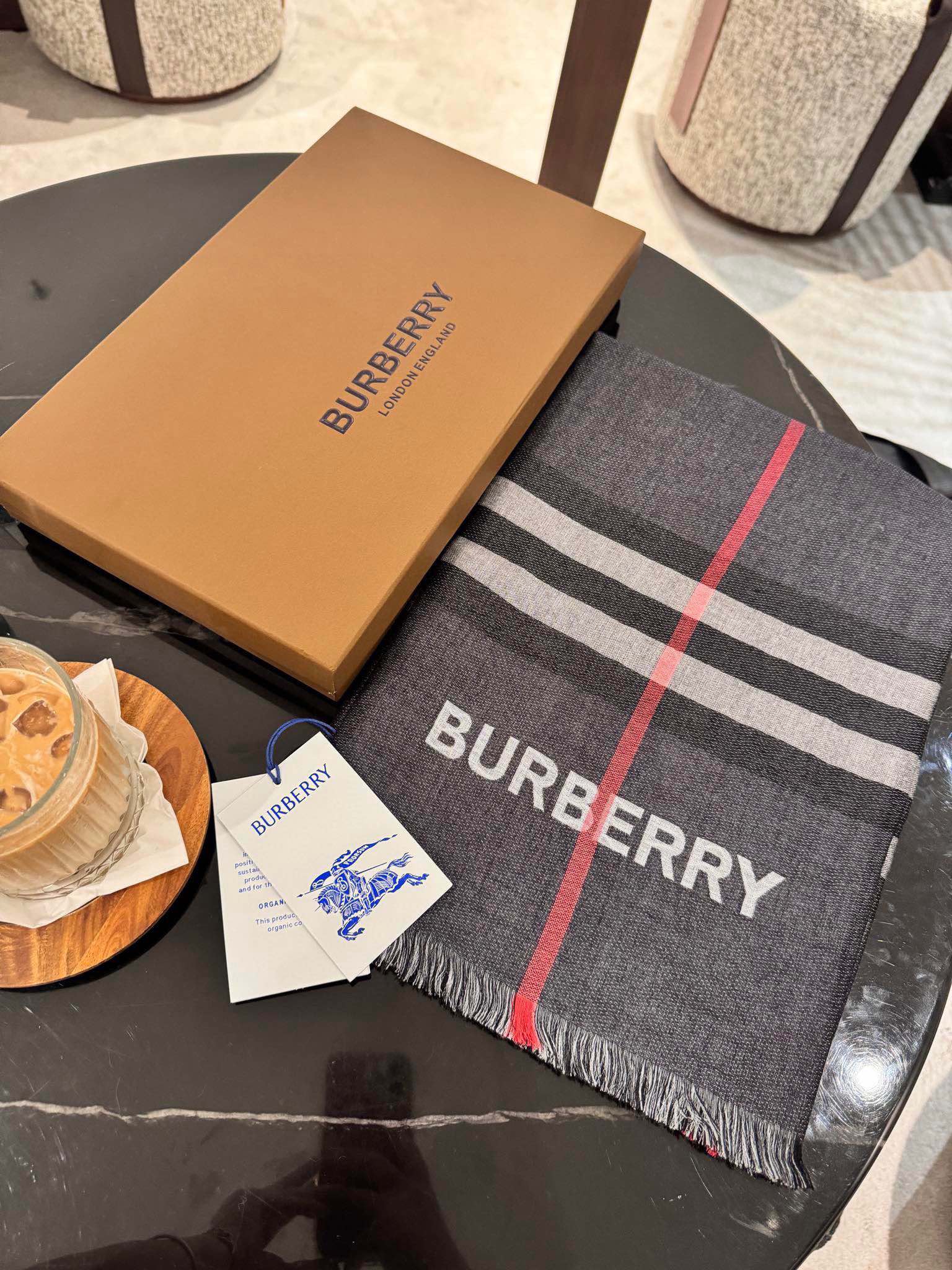 P高版本BURBERRY家经典格！2024年最值得入超值版老友闭眼入！一条围巾两条的快乐！！！经典格经典