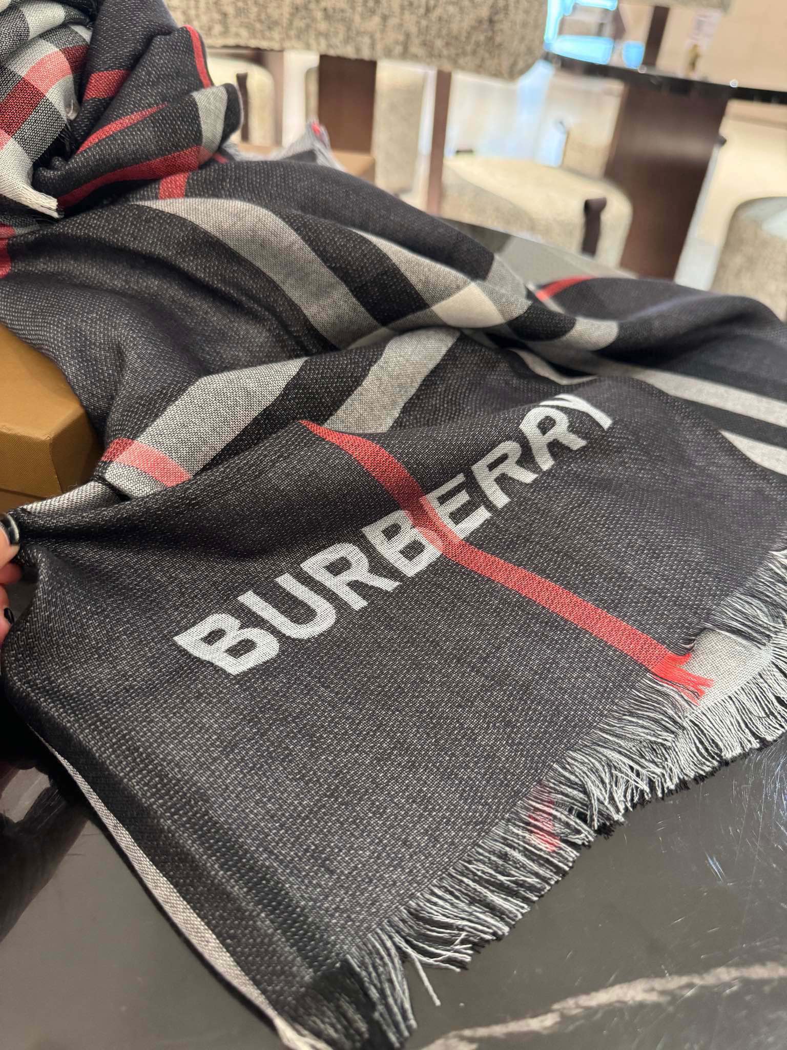 P高版本BURBERRY家经典格！2024年最值得入超值版老友闭眼入！一条围巾两条的快乐！！！经典格经典