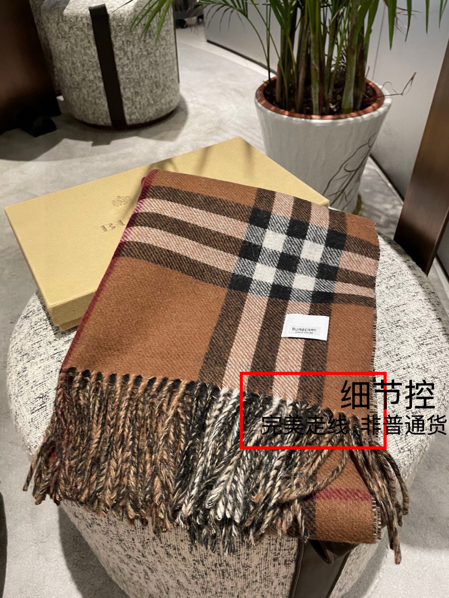 PBurberry匠心巨作经典大格双面提花羊绒围巾完全等于2条围巾️品牌首席创意总监RiccardoTi