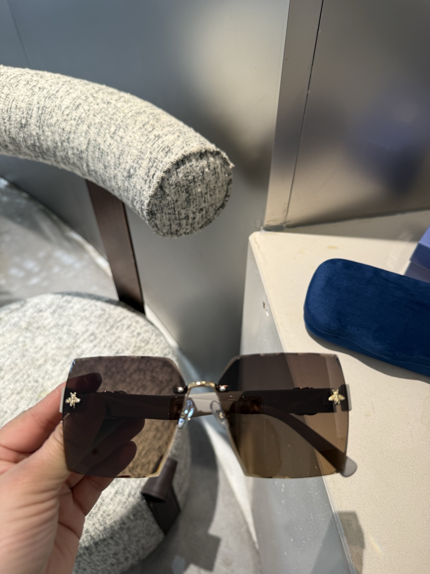 💰135💰Gucci【偏光系列】
2025新款偏光太阳镜 款式多 。
经典的方框设计，不挑脸型，无论搭配