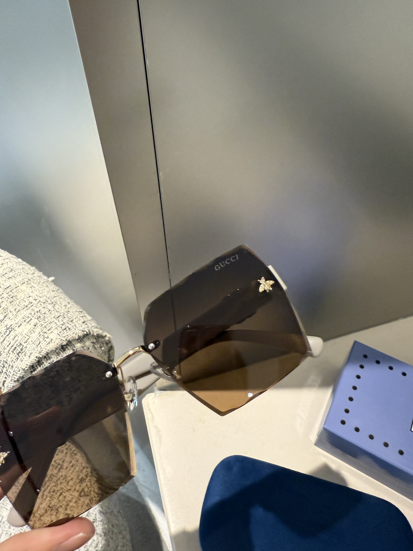 💰135💰Gucci【偏光系列】
2025新款偏光太阳镜 款式多 。
经典的方框设计，不挑脸型，无论搭配