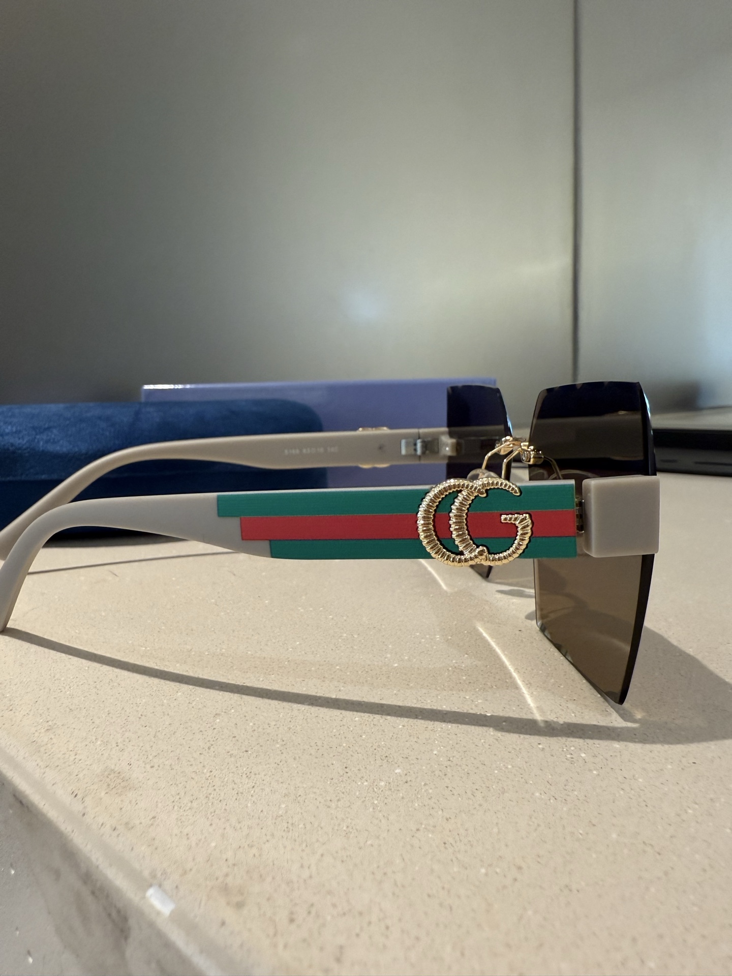 💰135💰Gucci【偏光系列】
2025新款偏光太阳镜 款式多 。
经典的方框设计，不挑脸型，无论搭配