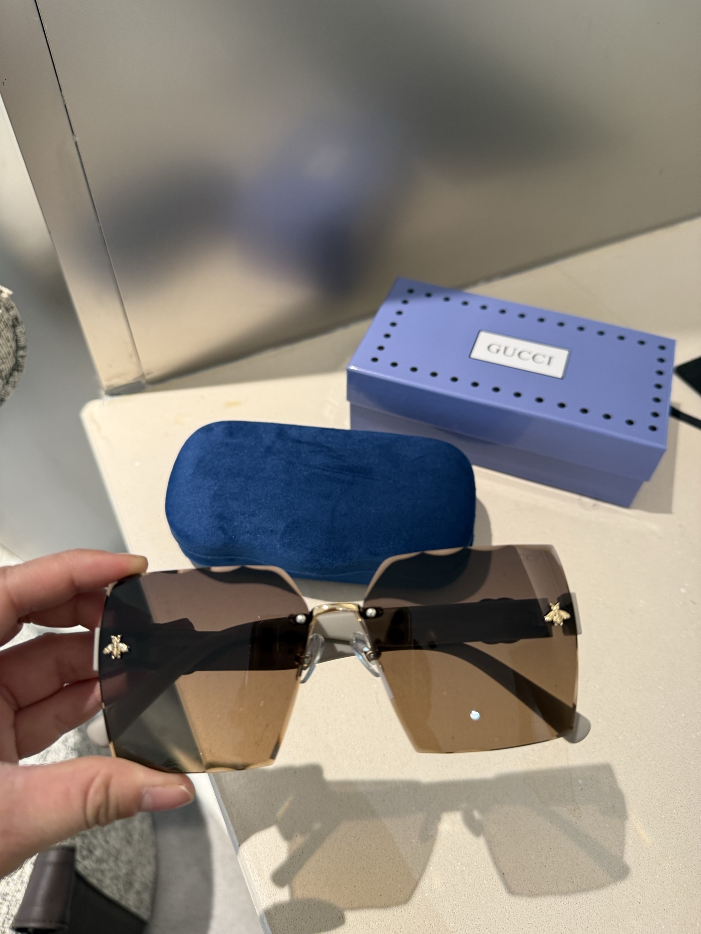 💰135💰Gucci【偏光系列】
2025新款偏光太阳镜 款式多 。
经典的方框设计，不挑脸型，无论搭配