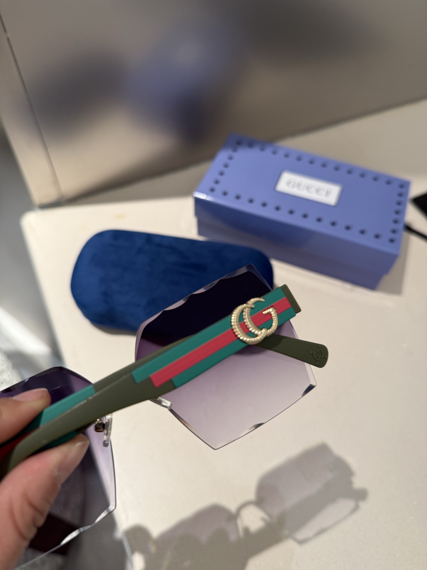 💰135💰Gucci【偏光系列】
2025新款偏光太阳镜 款式多 。
经典的方框设计，不挑脸型，无论搭配