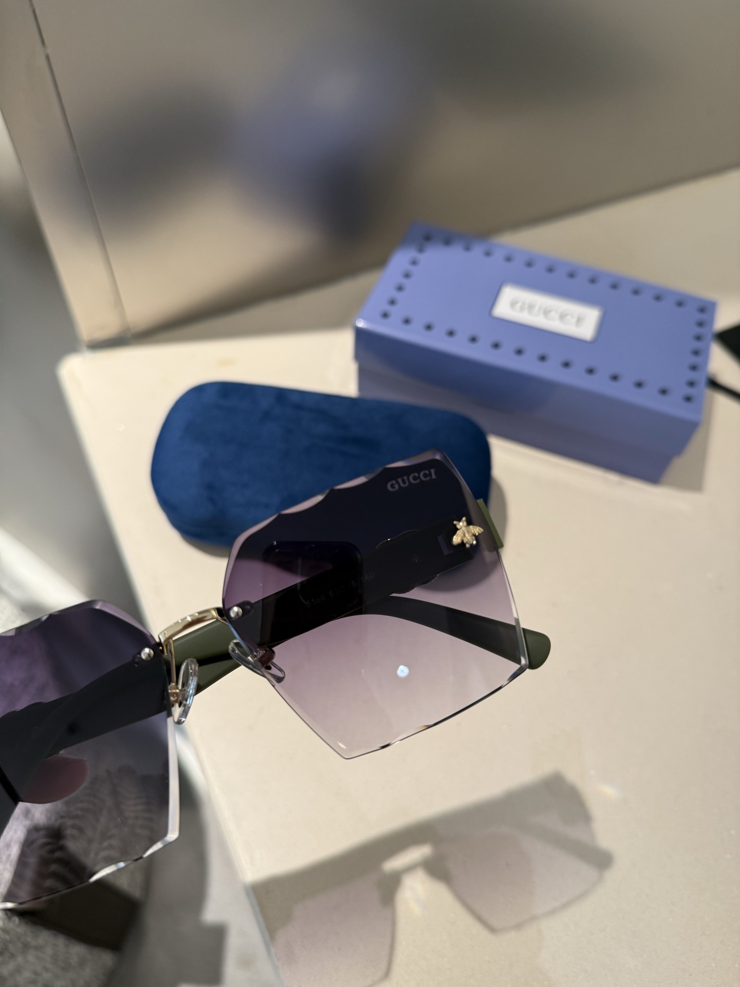💰135💰Gucci【偏光系列】
2025新款偏光太阳镜 款式多 。
经典的方框设计，不挑脸型，无论搭配