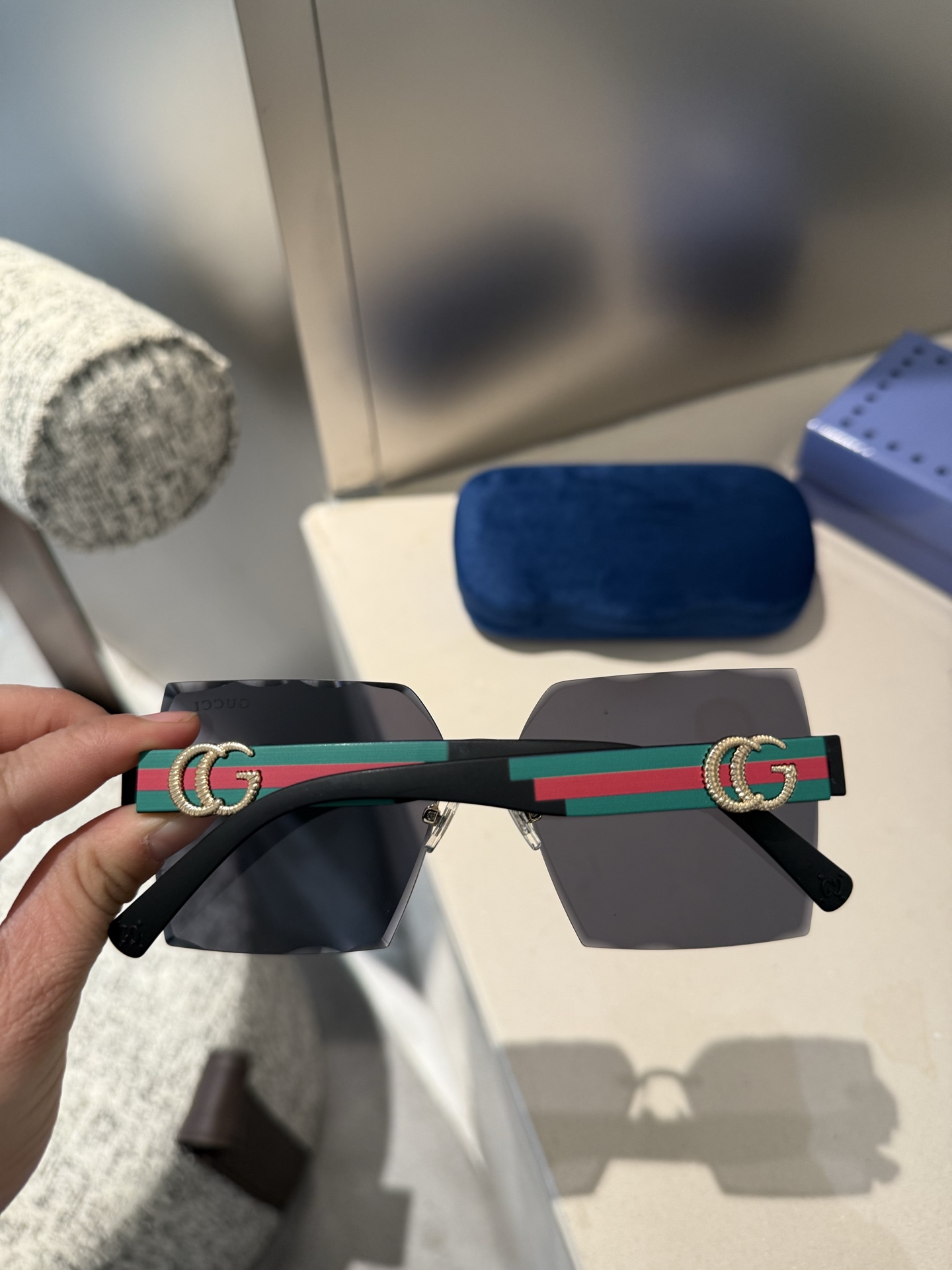 💰135💰Gucci【偏光系列】
2025新款偏光太阳镜 款式多 。
经典的方框设计，不挑脸型，无论搭配