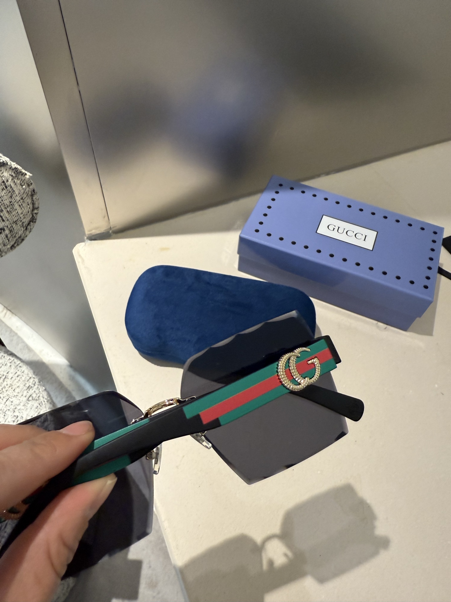 💰135💰Gucci【偏光系列】
2025新款偏光太阳镜 款式多 。
经典的方框设计，不挑脸型，无论搭配