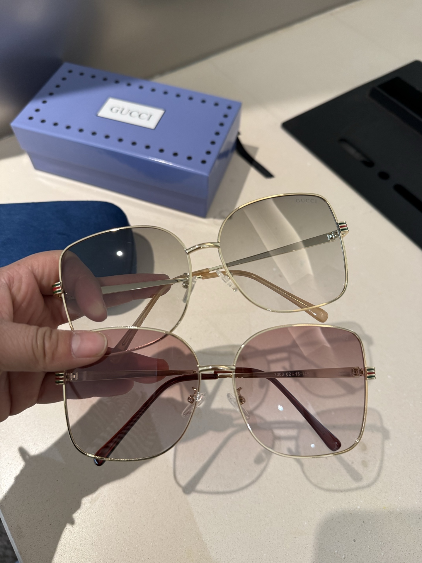 💰135💰Gucci【偏光系列】
2025新款偏光太阳镜 款式多 。
经典的方框设计，不挑脸型，无论搭配