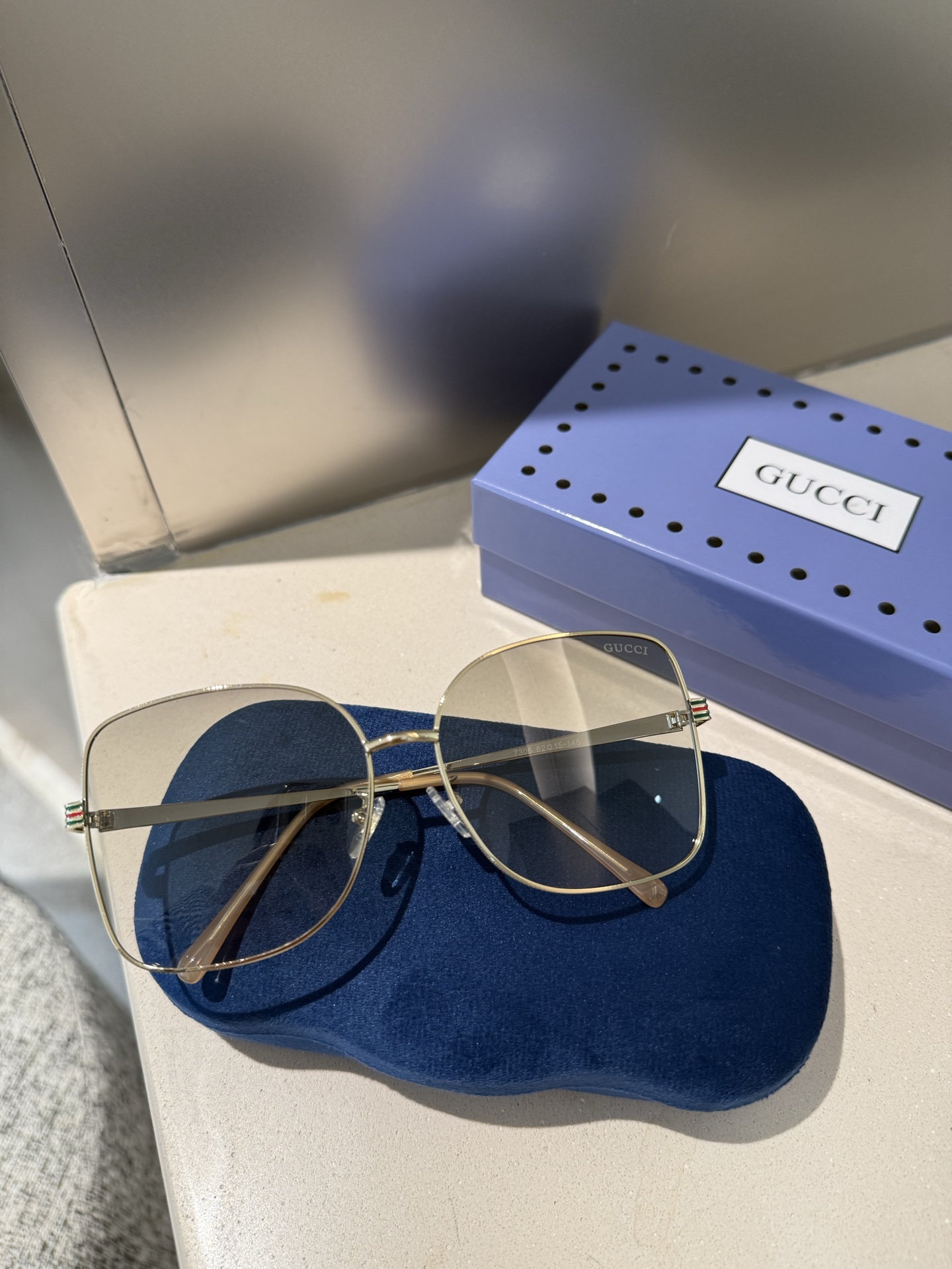 💰135💰Gucci【偏光系列】
2025新款偏光太阳镜 款式多 。
经典的方框设计，不挑脸型，无论搭配