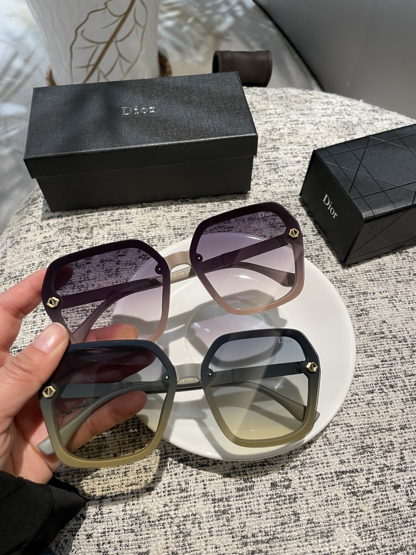 💰135💰Dior💌宝丽来树脂偏光镜😎新款小香太阳镜减轻强光负担🥰遮挡有害光线防辐射😊出行旅游搭配衣服必