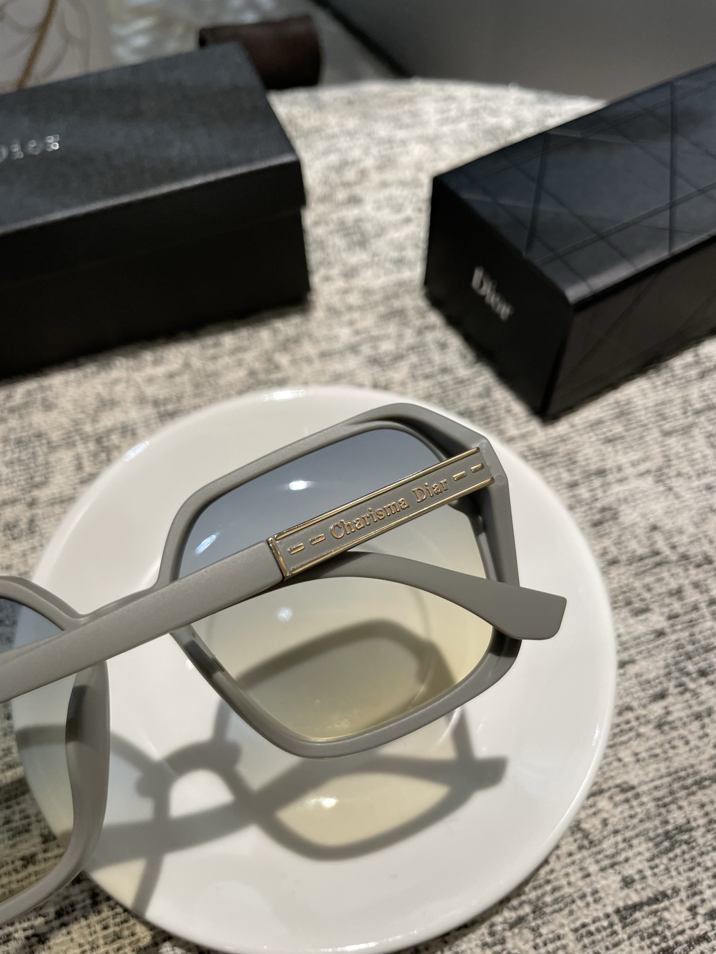 💰135💰Dior💌宝丽来树脂偏光镜😎新款小香太阳镜减轻强光负担🥰遮挡有害光线防辐射😊出行旅游搭配衣服必