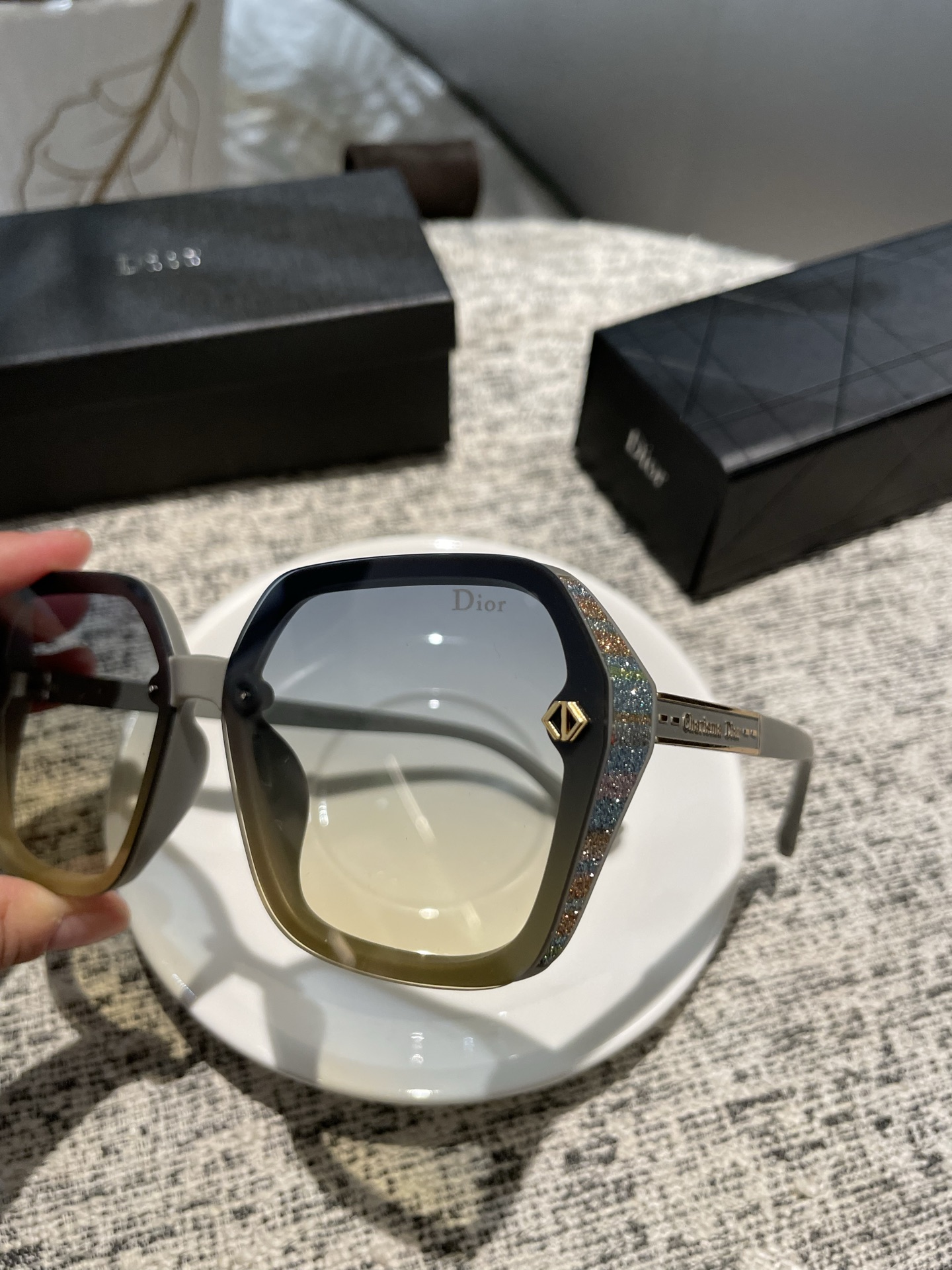 💰135💰Dior💌宝丽来树脂偏光镜😎新款小香太阳镜减轻强光负担🥰遮挡有害光线防辐射😊出行旅游搭配衣服必