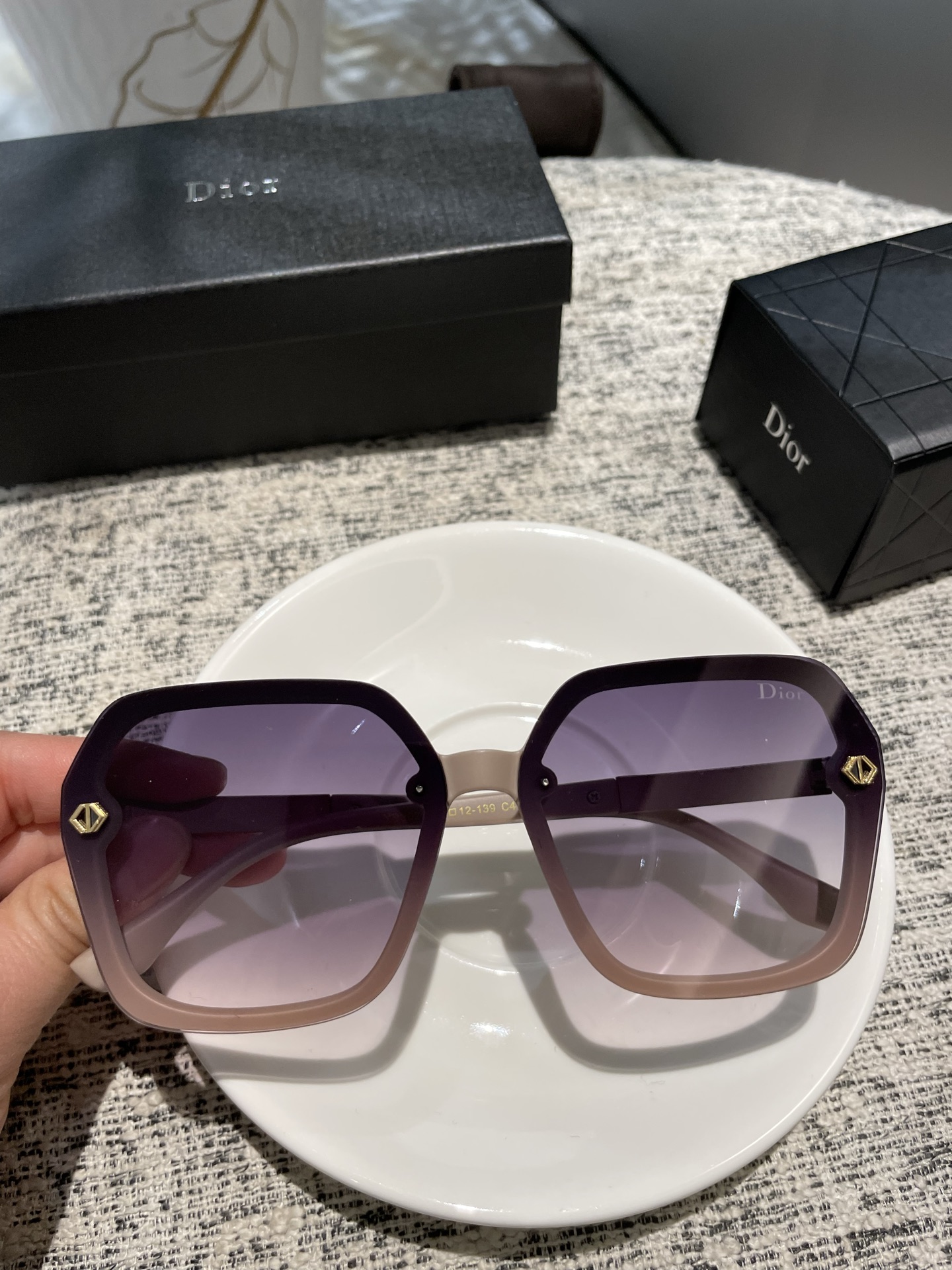 💰135💰Dior💌宝丽来树脂偏光镜😎新款小香太阳镜减轻强光负担🥰遮挡有害光线防辐射😊出行旅游搭配衣服必