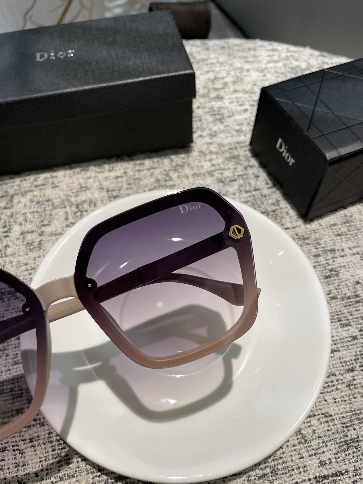 💰135💰Dior💌宝丽来树脂偏光镜😎新款小香太阳镜减轻强光负担🥰遮挡有害光线防辐射😊出行旅游搭配衣服必