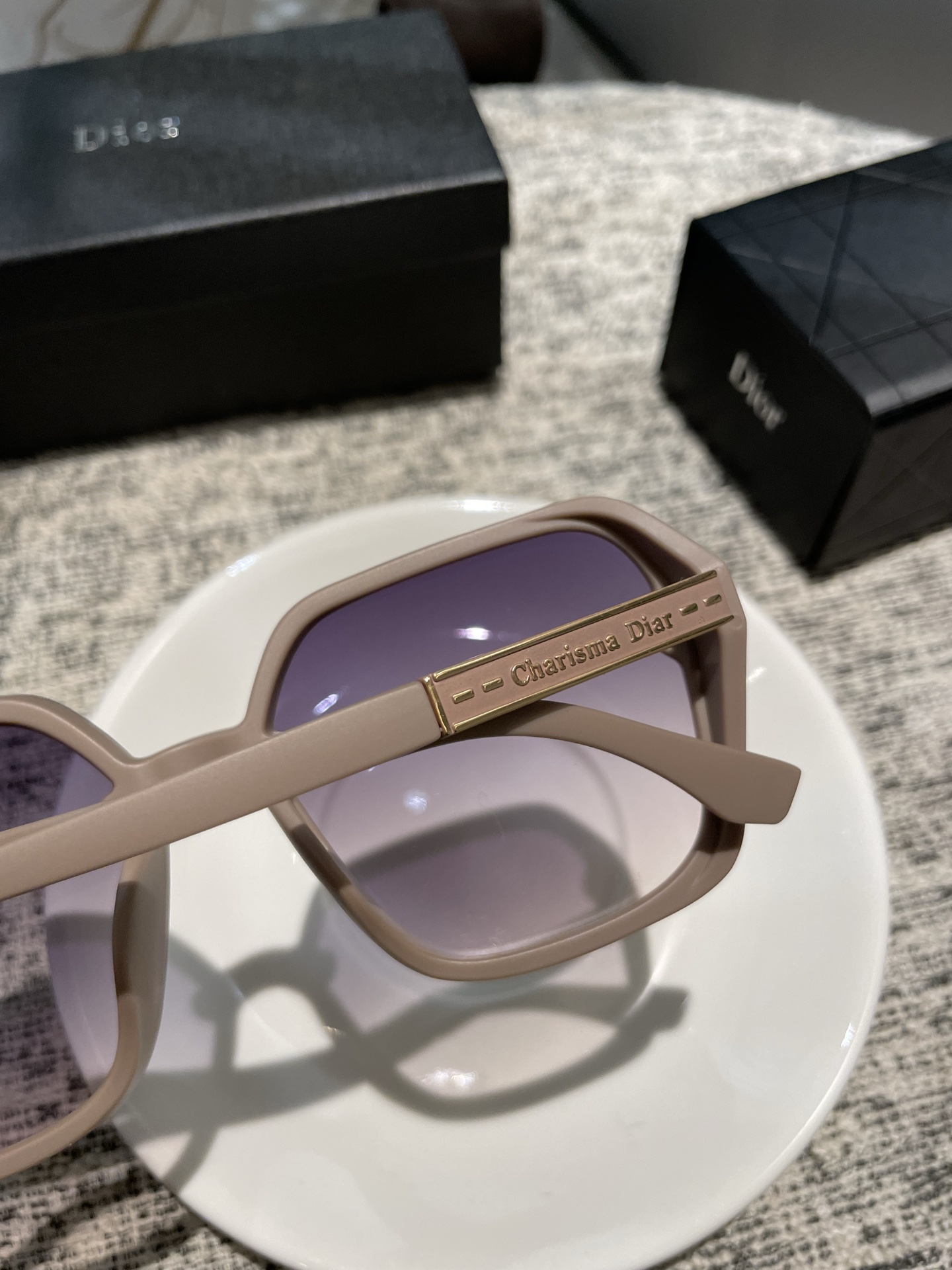 💰135💰Dior💌宝丽来树脂偏光镜😎新款小香太阳镜减轻强光负担🥰遮挡有害光线防辐射😊出行旅游搭配衣服必
