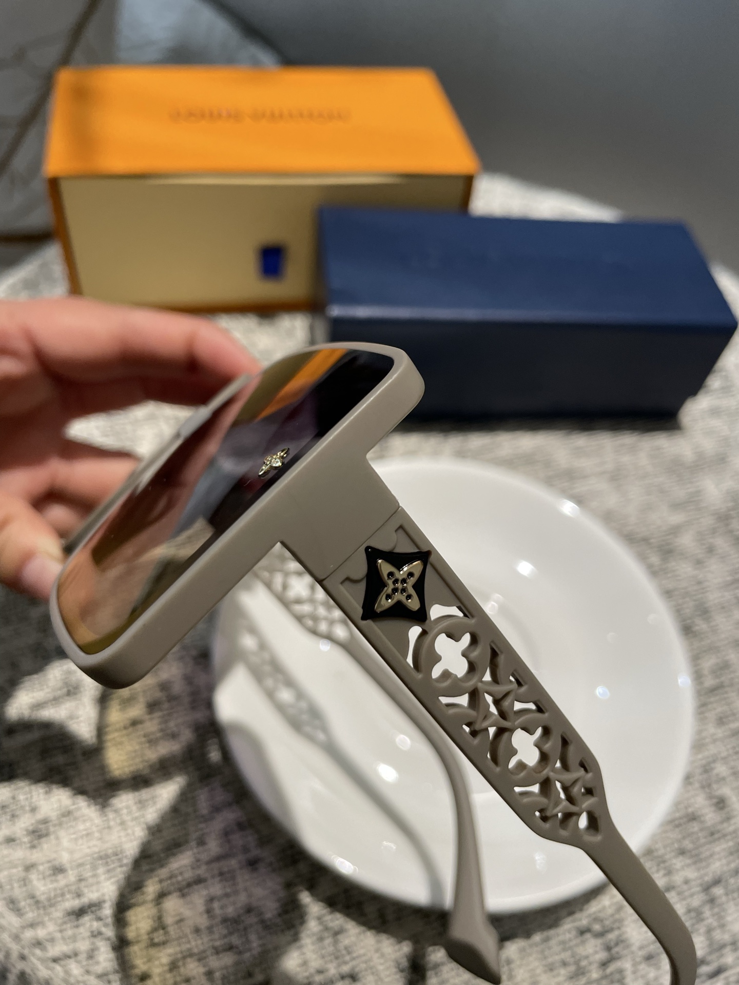 💰135💰L家女士墨镜🕶️ 高清尼龙偏光镜片👓经典四叶草元素🎉复古风 直播款3010