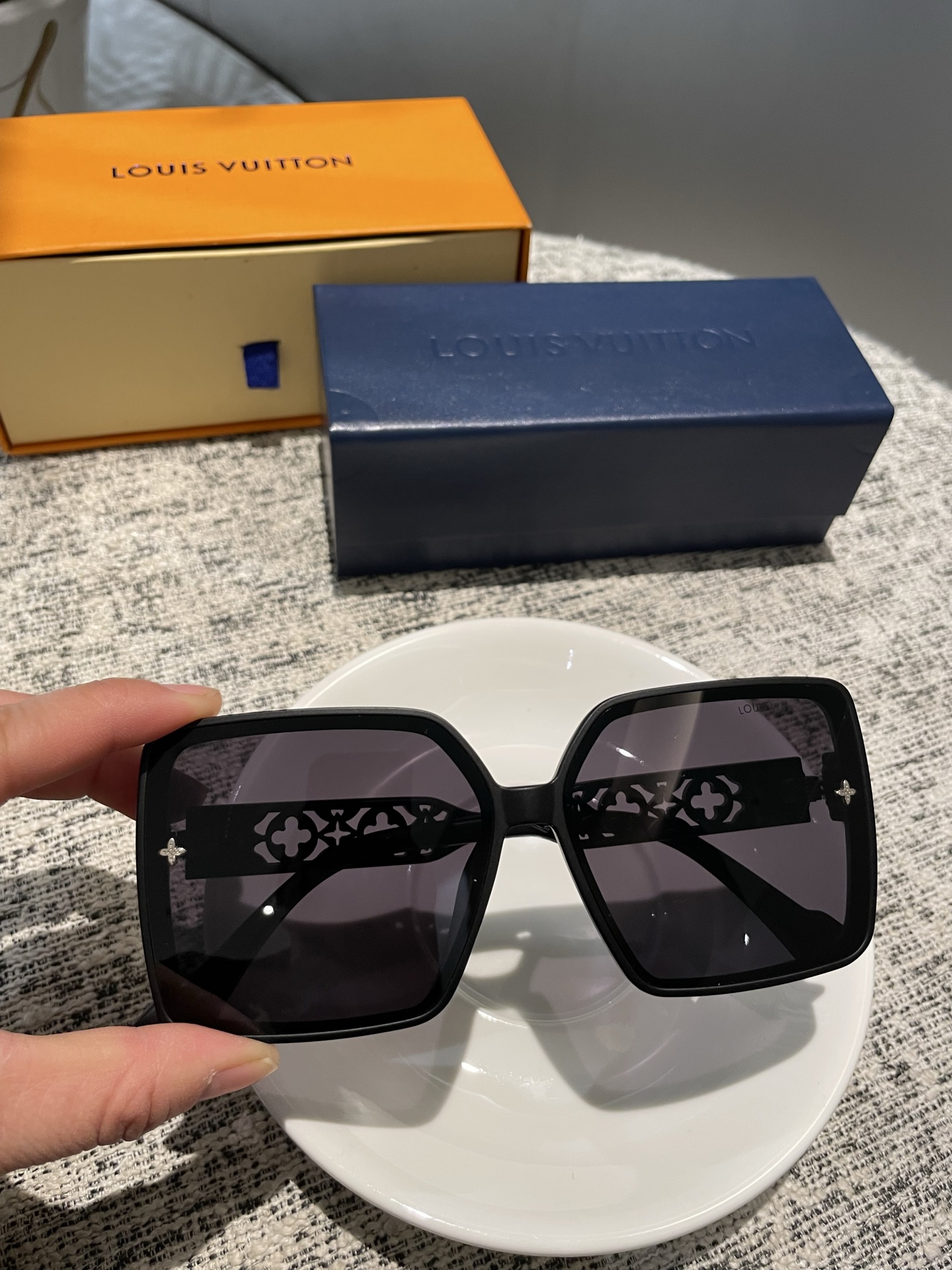 💰135💰L家女士墨镜🕶️ 高清尼龙偏光镜片👓经典四叶草元素🎉复古风 直播款3010