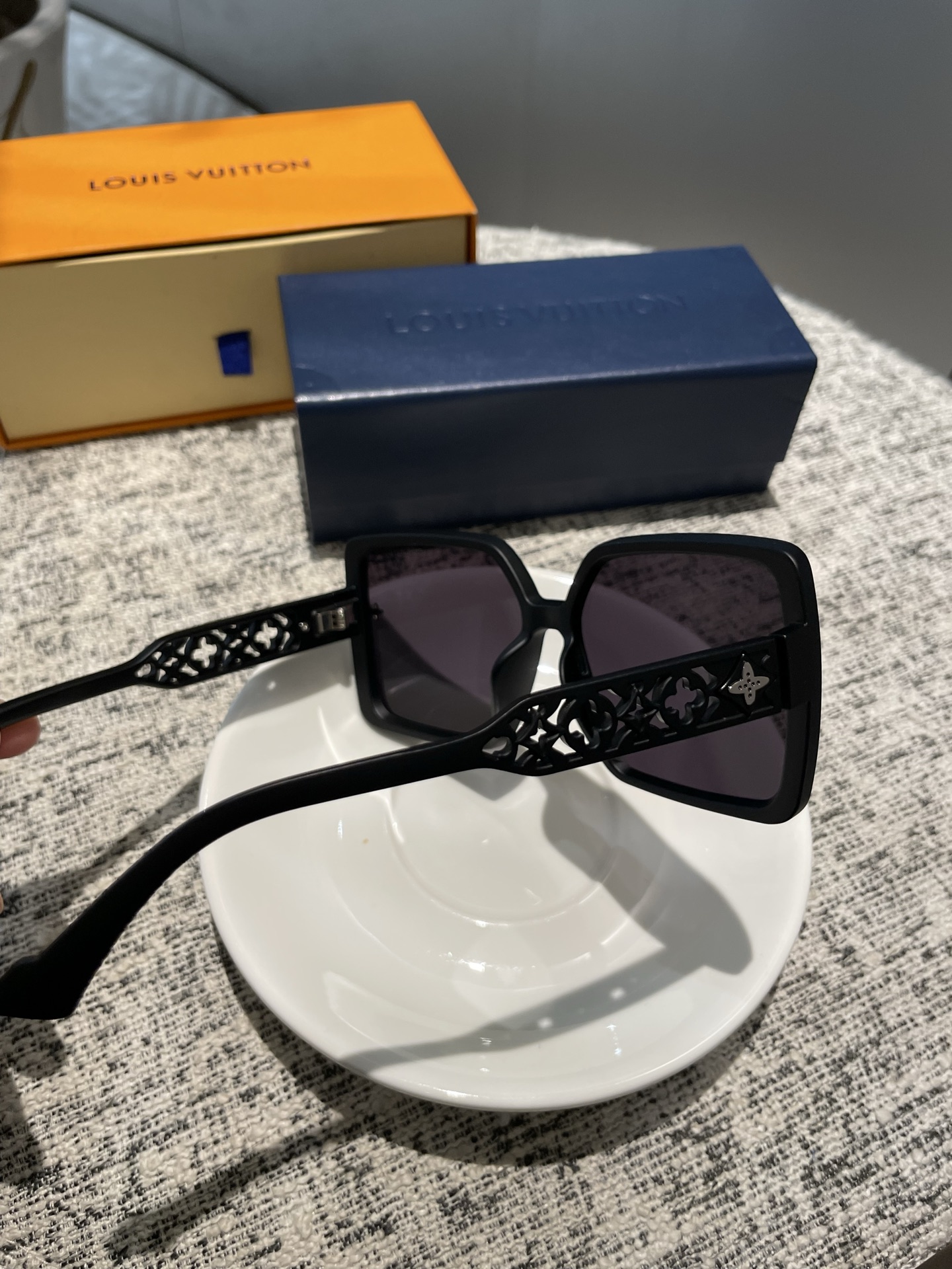 💰135💰L家女士墨镜🕶️ 高清尼龙偏光镜片👓经典四叶草元素🎉复古风 直播款3010