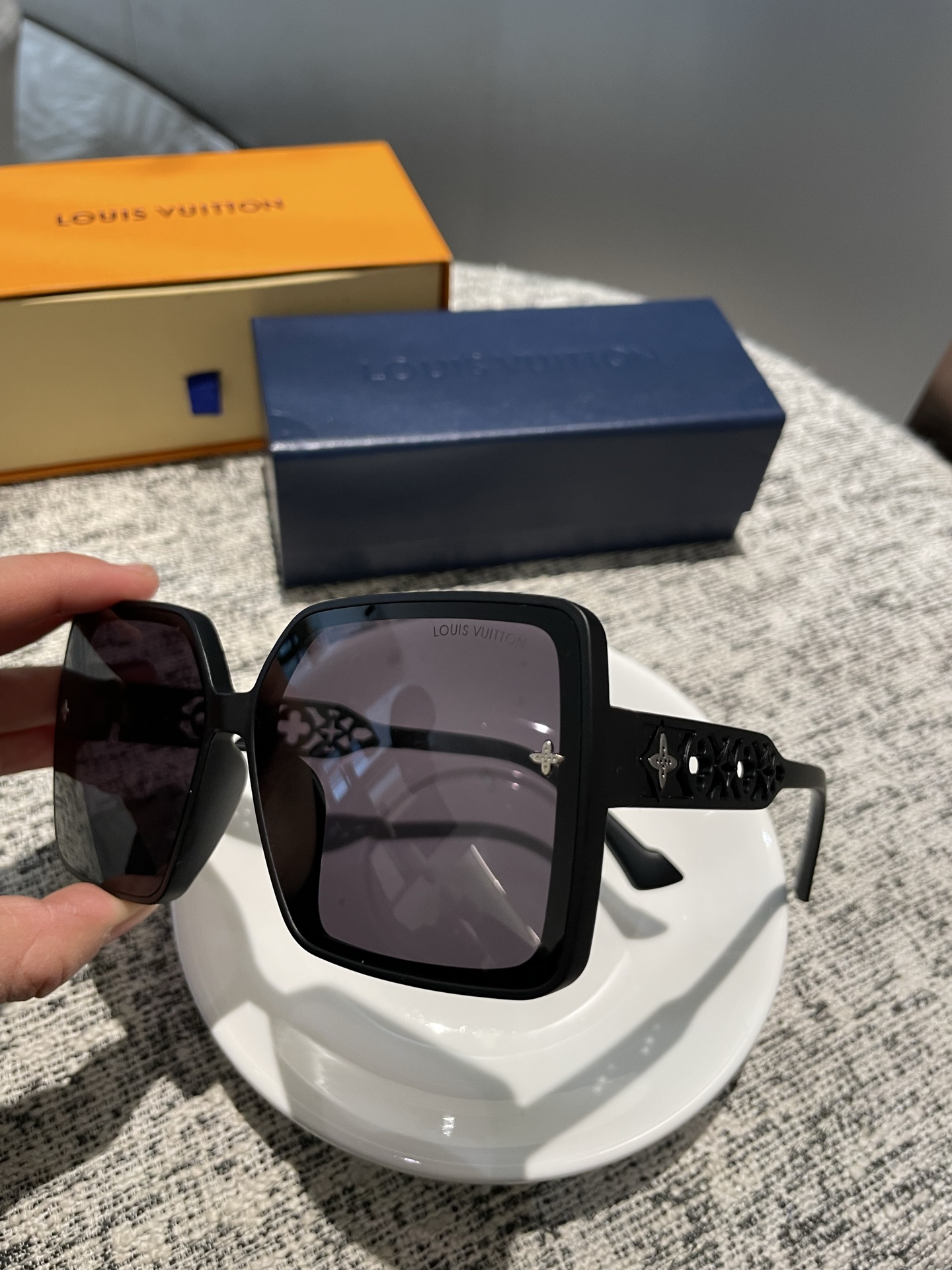 💰135💰L家女士墨镜🕶️ 高清尼龙偏光镜片👓经典四叶草元素🎉复古风 直播款3010