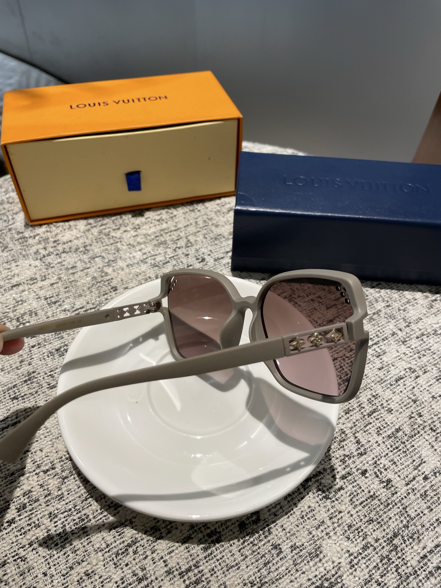 💰135💰L 家💌宝丽来树脂偏光镜😎新款小香太阳镜减轻强光负担🥰遮挡有害光线防辐射😊出行旅游搭配衣服必备