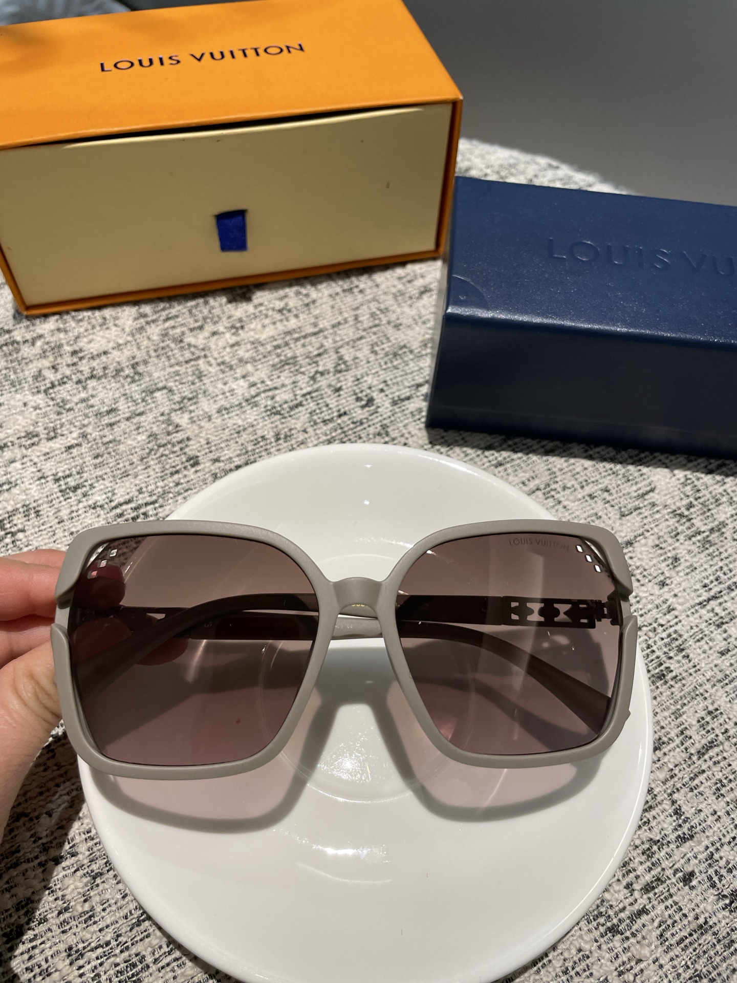 💰135💰L 家💌宝丽来树脂偏光镜😎新款小香太阳镜减轻强光负担🥰遮挡有害光线防辐射😊出行旅游搭配衣服必备