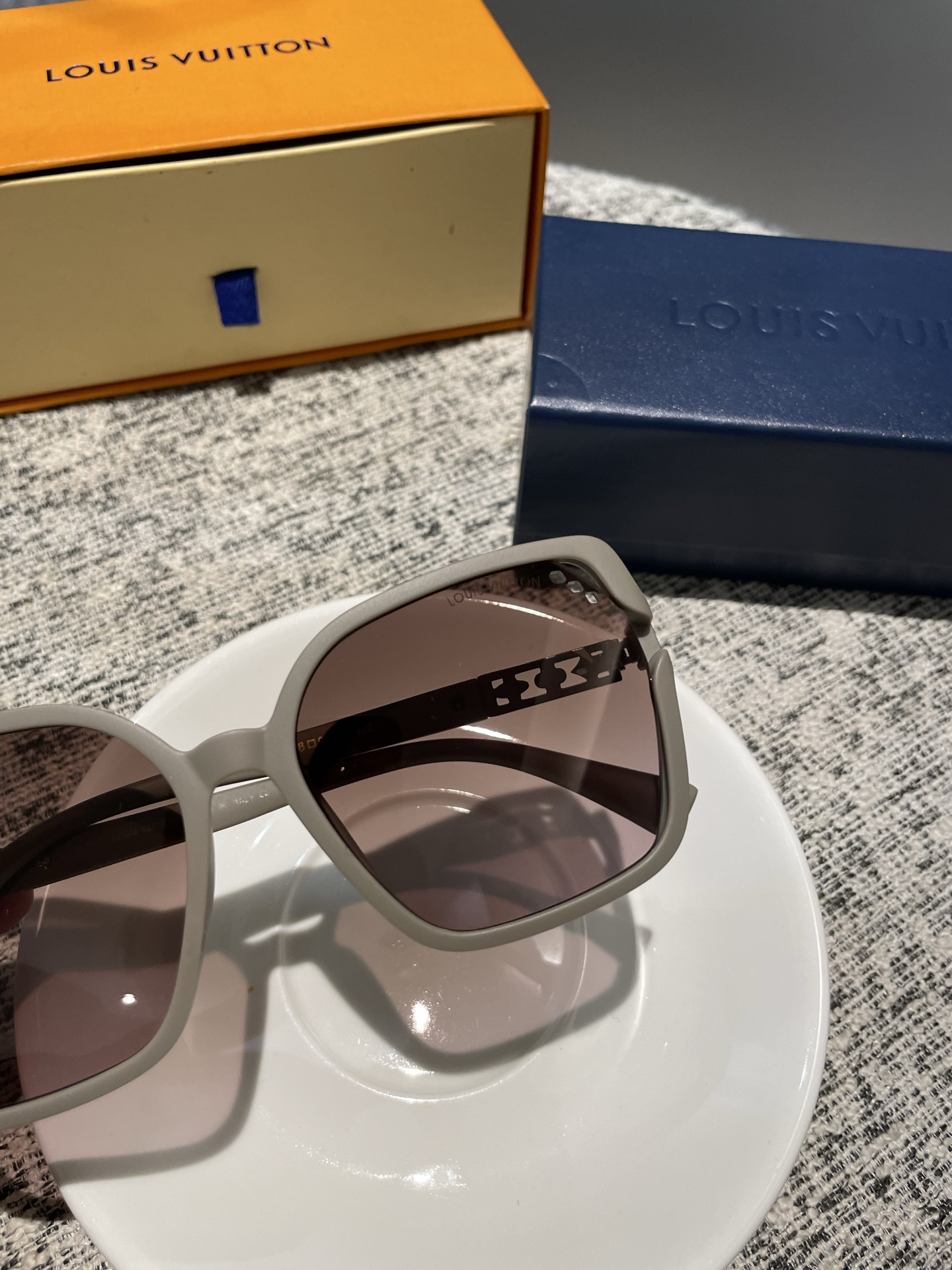 💰135💰L 家💌宝丽来树脂偏光镜😎新款小香太阳镜减轻强光负担🥰遮挡有害光线防辐射😊出行旅游搭配衣服必备