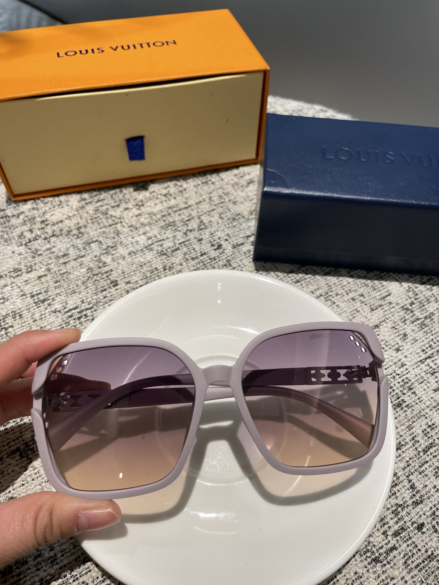 💰135💰L 家💌宝丽来树脂偏光镜😎新款小香太阳镜减轻强光负担🥰遮挡有害光线防辐射😊出行旅游搭配衣服必备