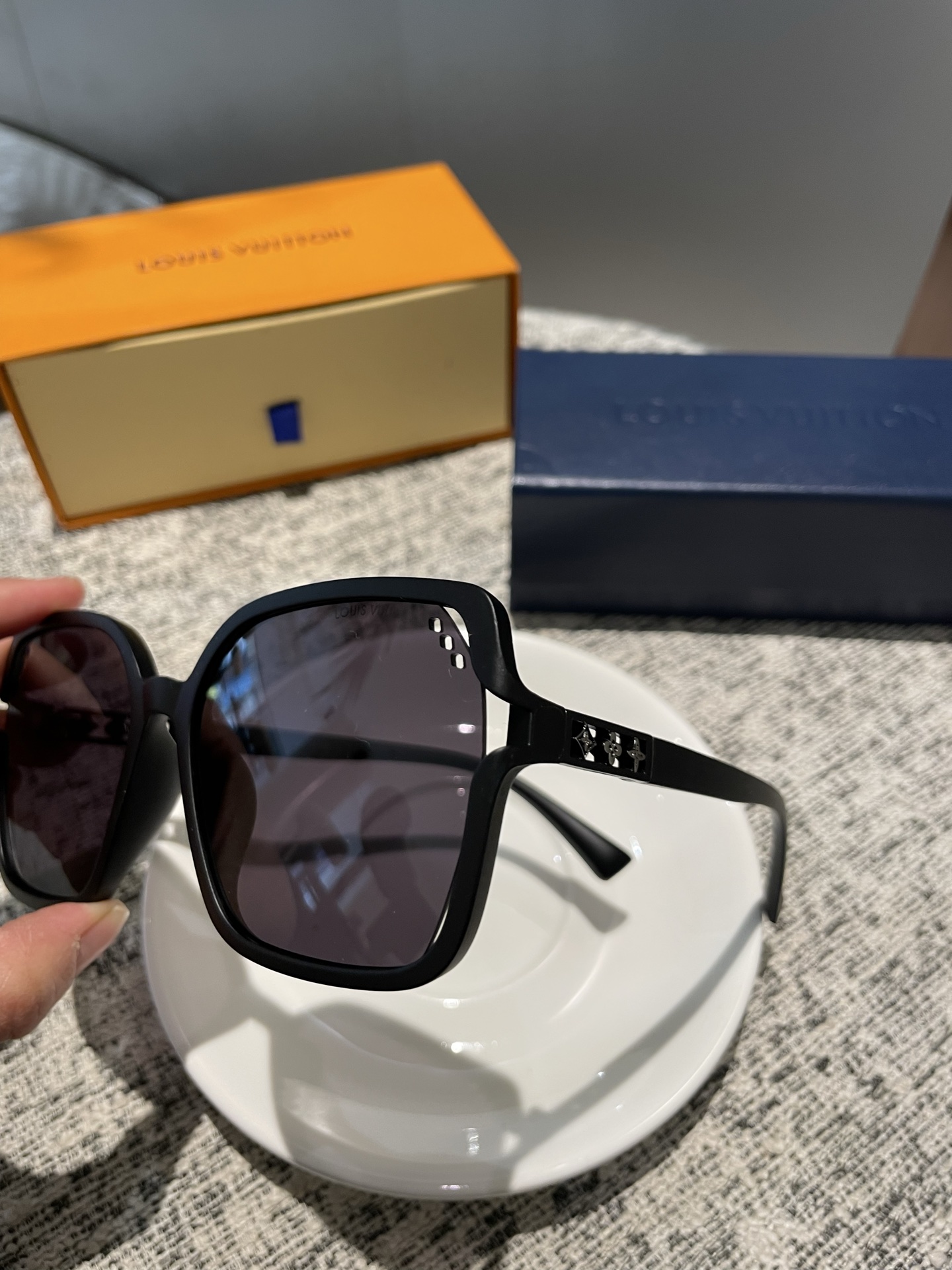 💰135💰L 家💌宝丽来树脂偏光镜😎新款小香太阳镜减轻强光负担🥰遮挡有害光线防辐射😊出行旅游搭配衣服必备