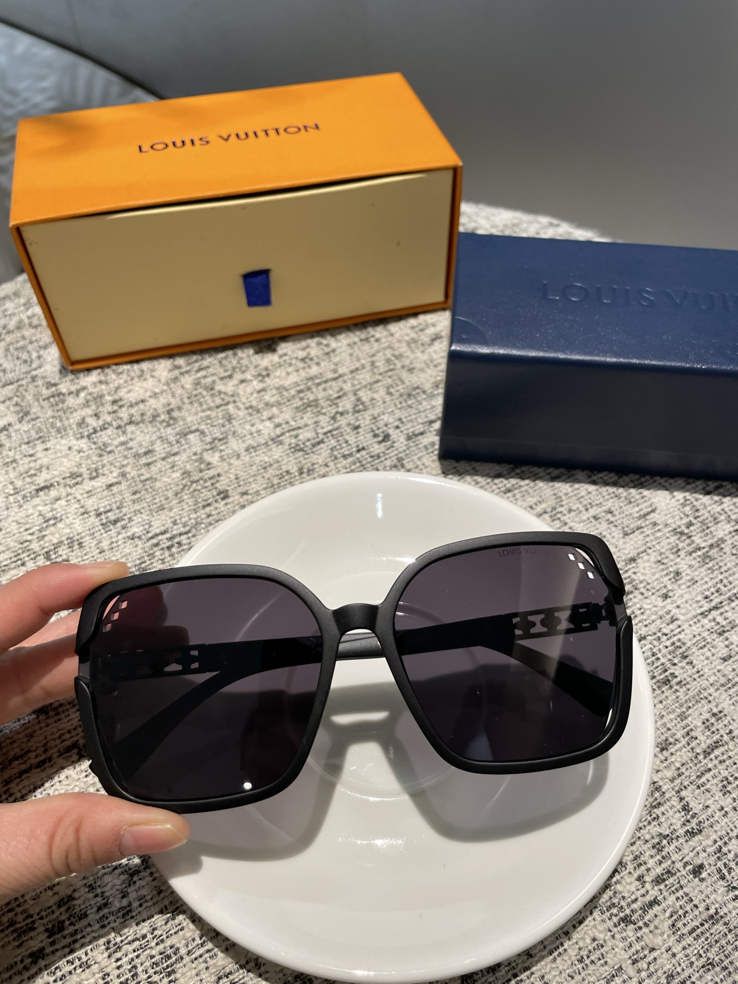 💰135💰L 家💌宝丽来树脂偏光镜😎新款小香太阳镜减轻强光负担🥰遮挡有害光线防辐射😊出行旅游搭配衣服必备