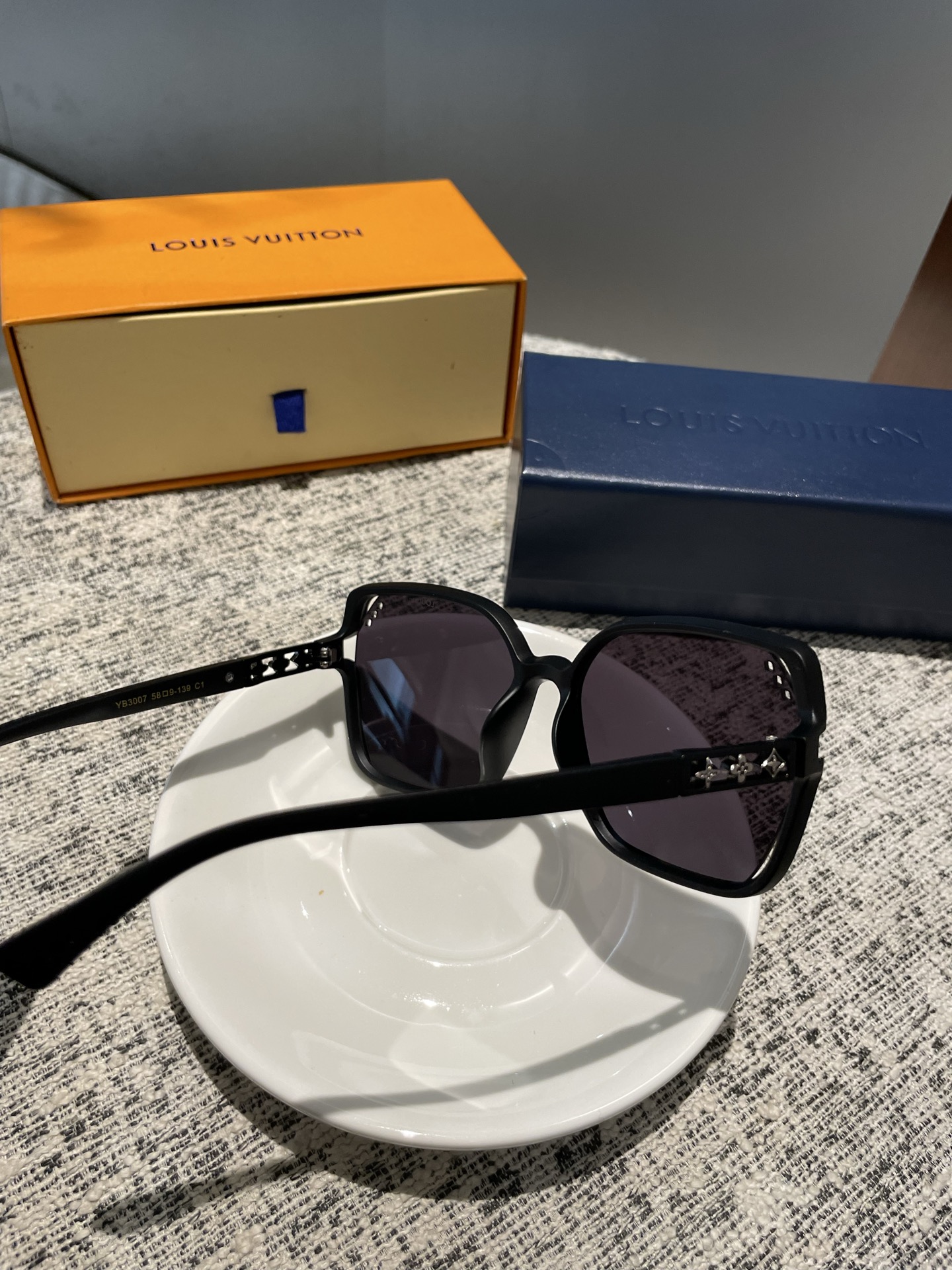 💰135💰L 家💌宝丽来树脂偏光镜😎新款小香太阳镜减轻强光负担🥰遮挡有害光线防辐射😊出行旅游搭配衣服必备