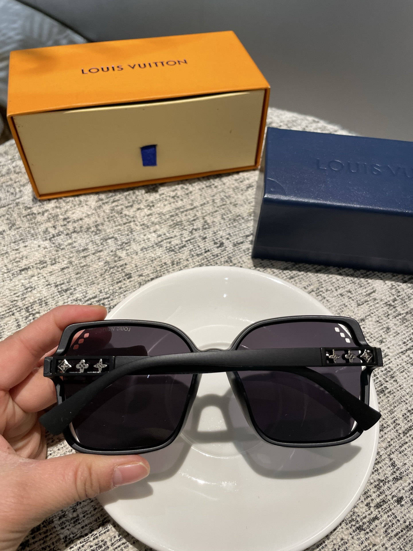 💰135💰L 家💌宝丽来树脂偏光镜😎新款小香太阳镜减轻强光负担🥰遮挡有害光线防辐射😊出行旅游搭配衣服必备