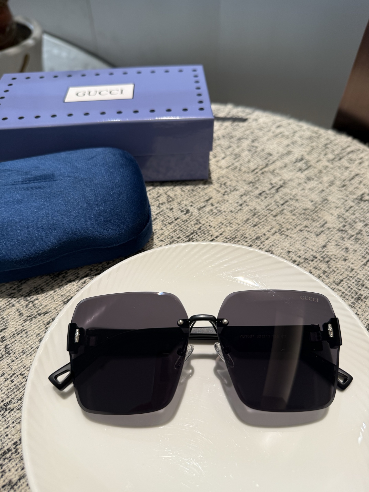 💰135💰Gucci【偏光系列】
2025新款偏光太阳镜 款式多 。
经典的方框设计，不挑脸型，无论搭配