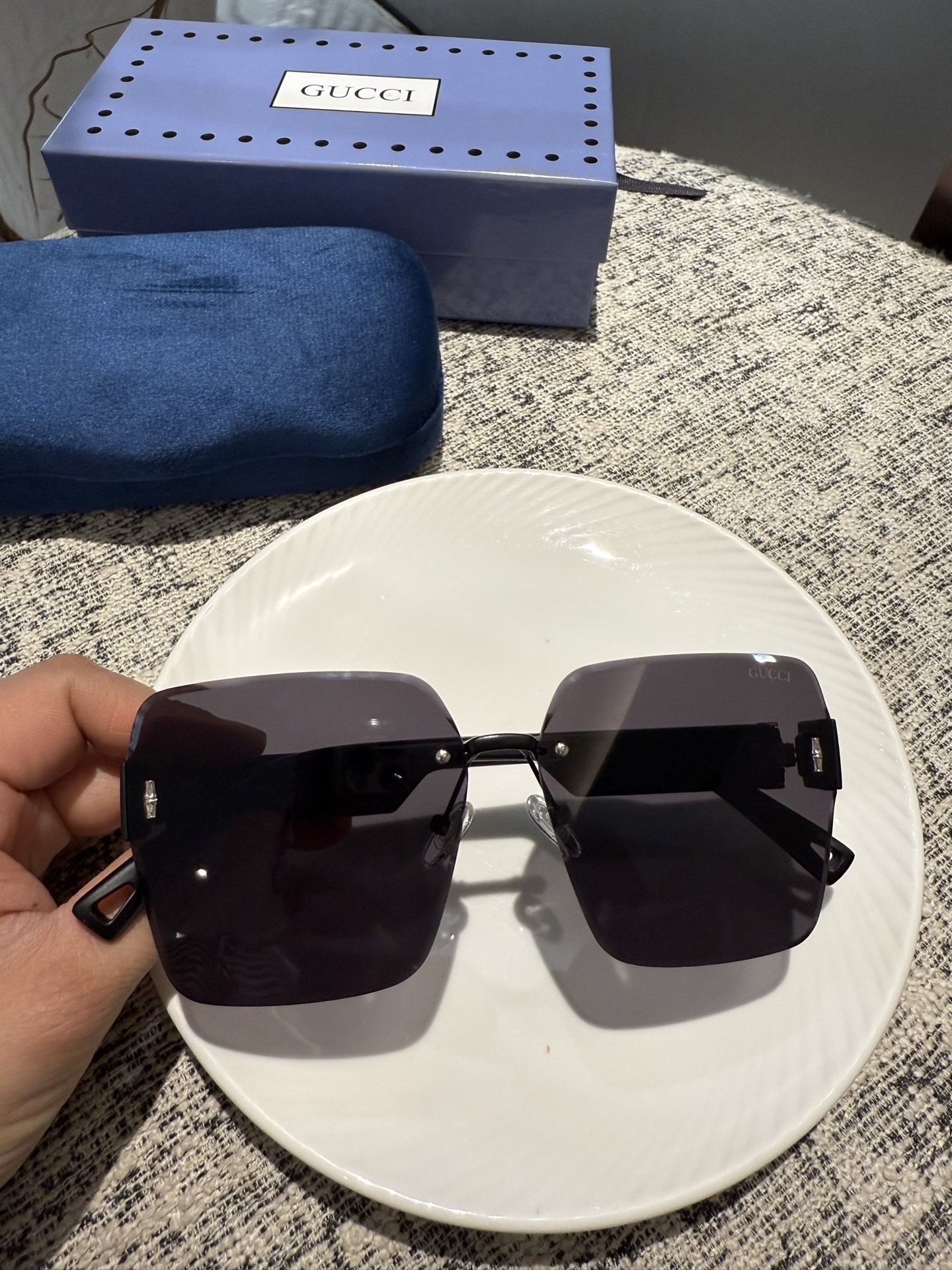 💰135💰Gucci【偏光系列】
2025新款偏光太阳镜 款式多 。
经典的方框设计，不挑脸型，无论搭配
